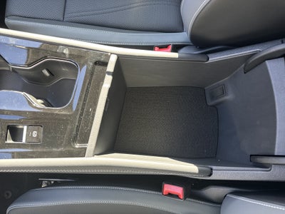 2027 Volkswagen Atlas SE w/Technology w/captains chairs and panoramic sunroof