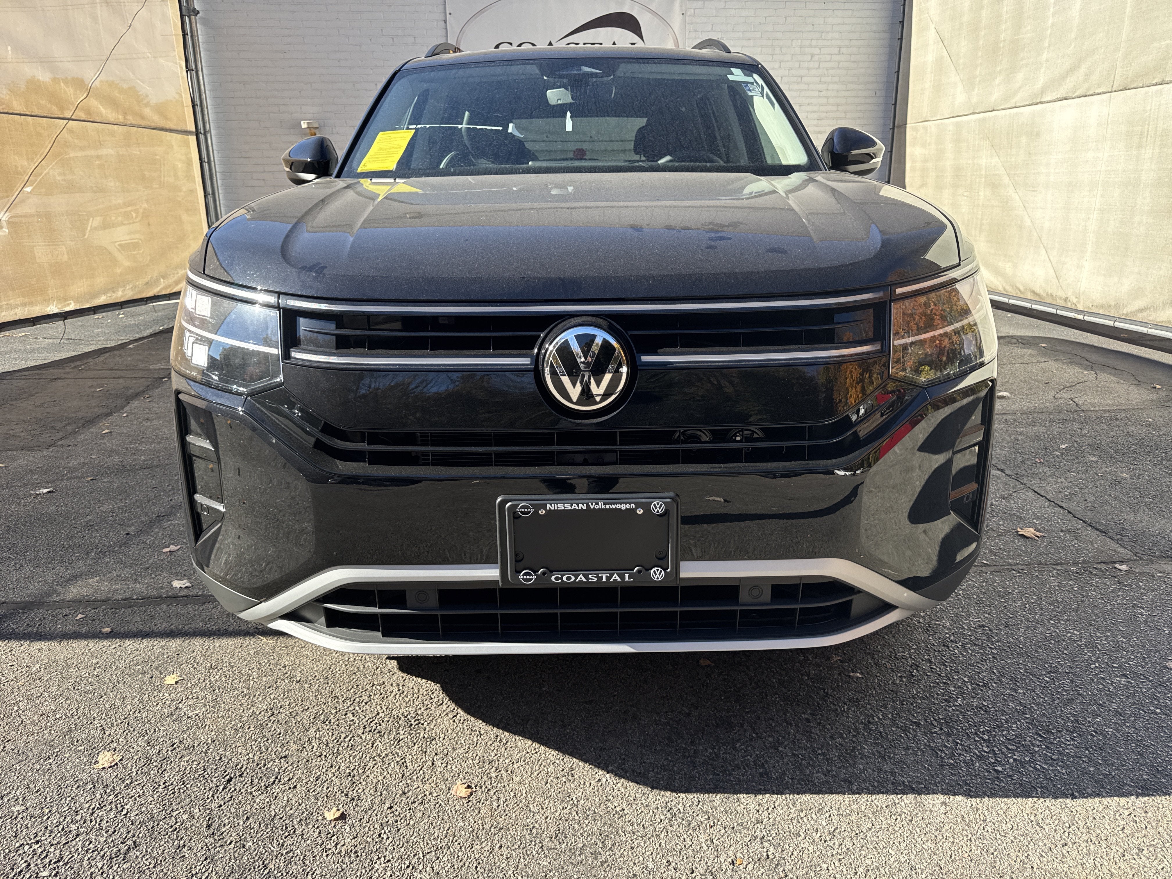 2027 Volkswagen Atlas SE w/Technology w/captains chairs and panoramic sunroof