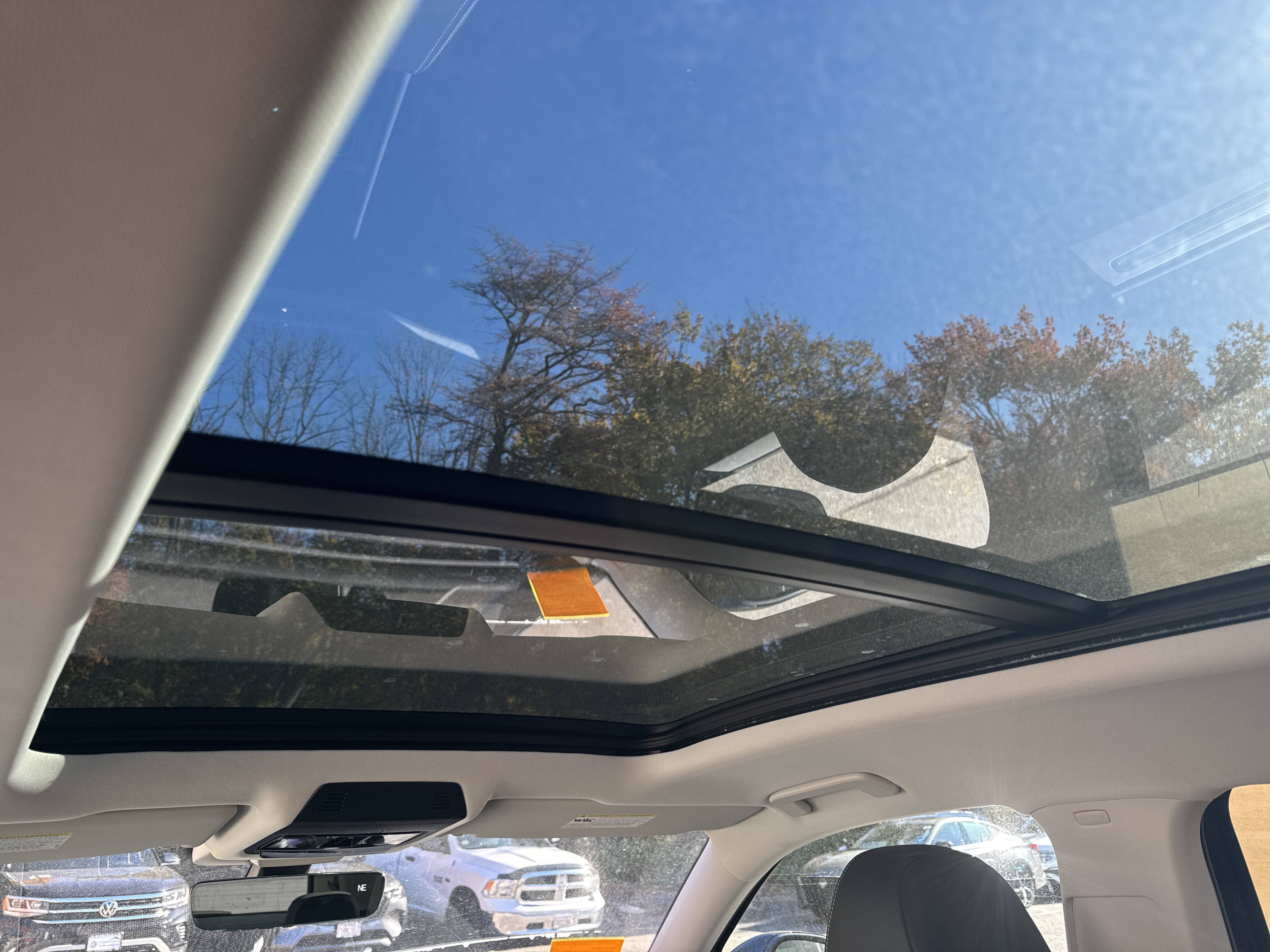 2027 Volkswagen Atlas SE w/Technology w/captains chairs and panoramic sunroof
