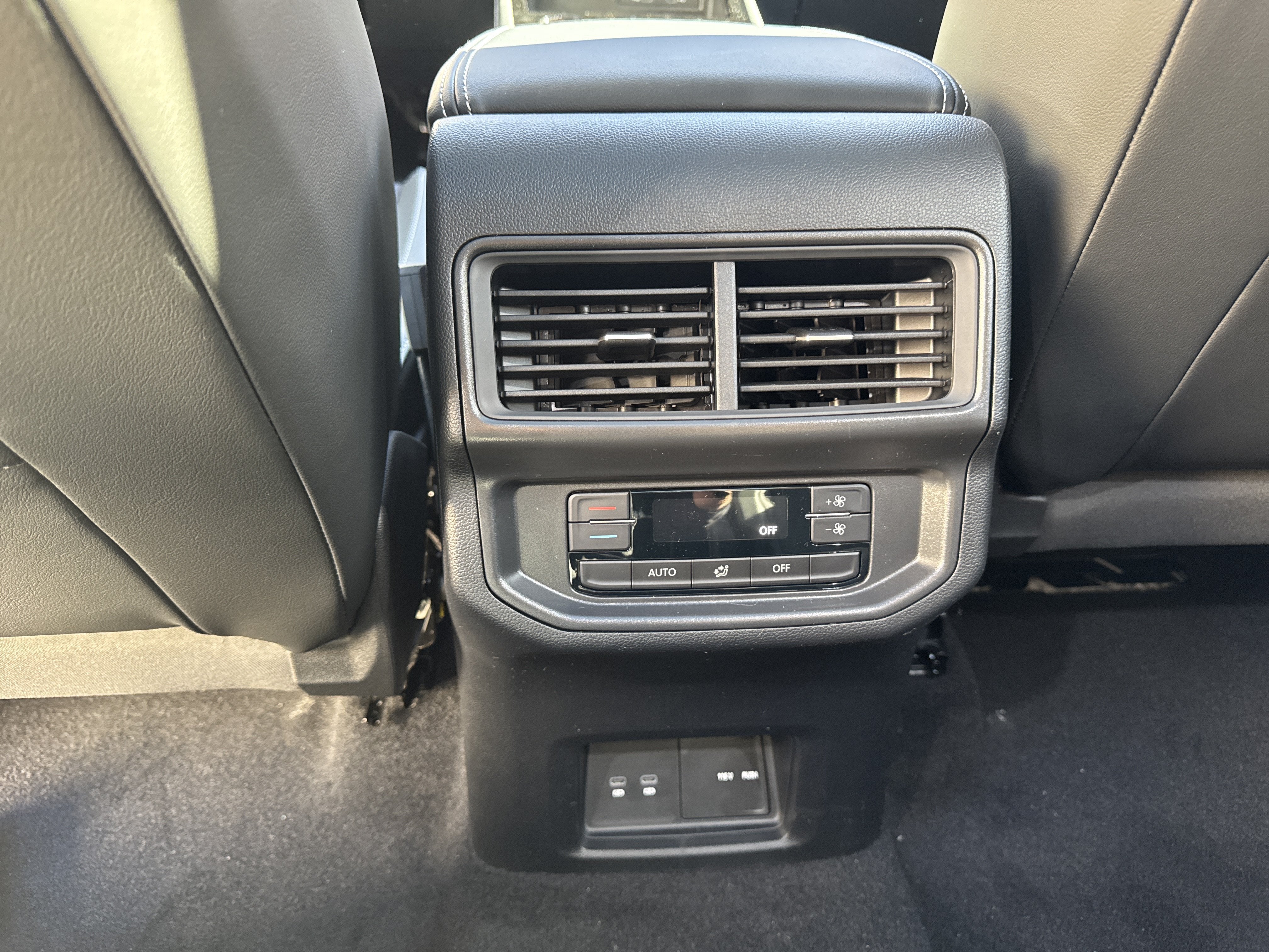 2027 Volkswagen Atlas SE w/Technology w/captains chairs and panoramic sunroof