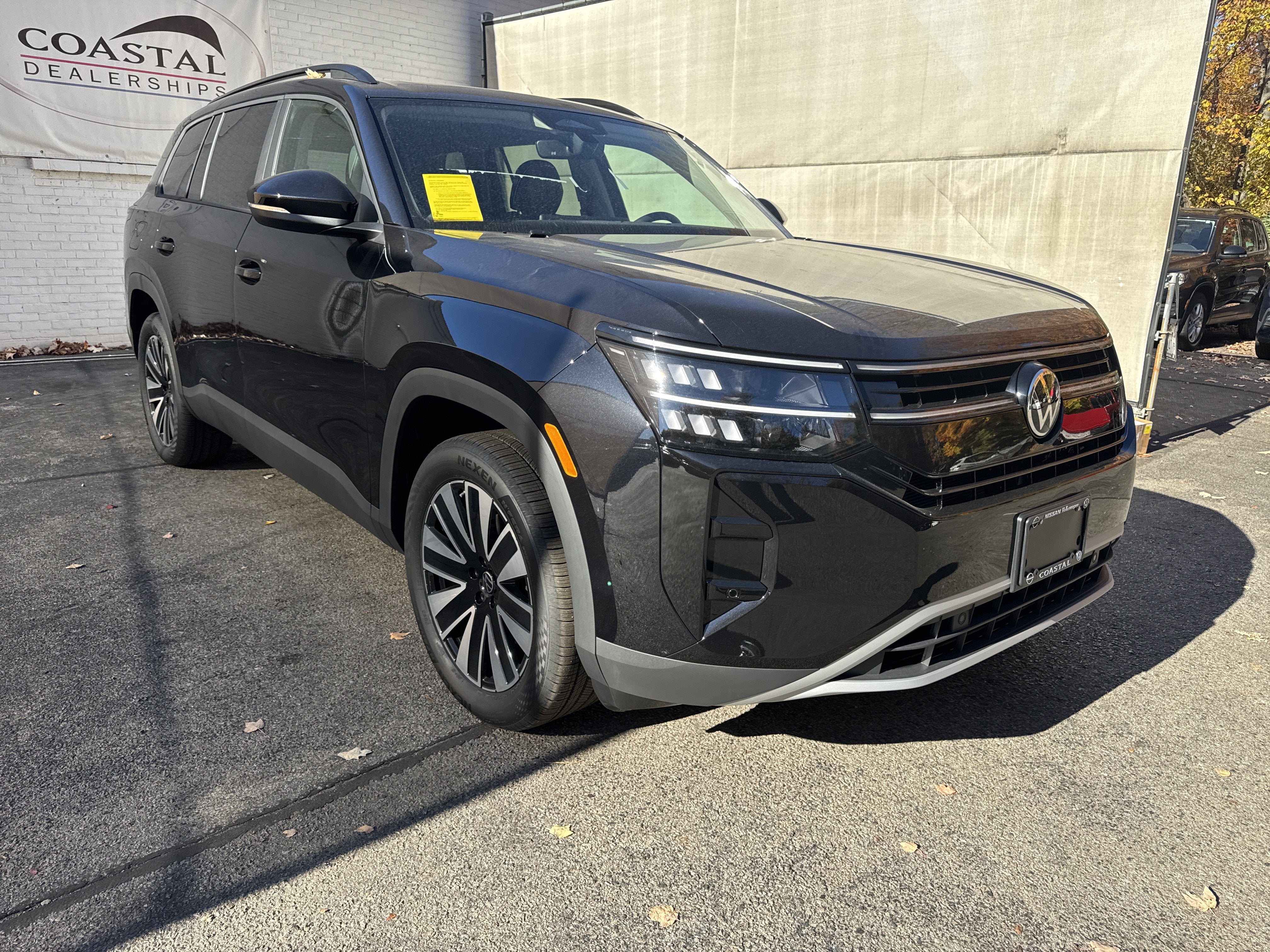 2027 Volkswagen Atlas SE w/Technology w/captains chairs and panoramic sunroof
