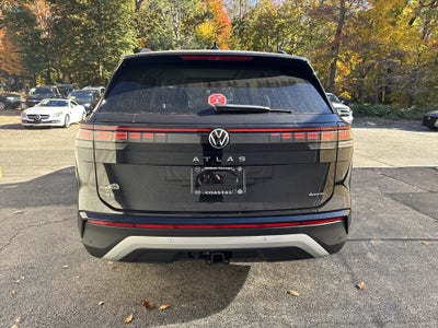 2027 Volkswagen Atlas SE w/Technology w/captains chairs and panoramic sunroof