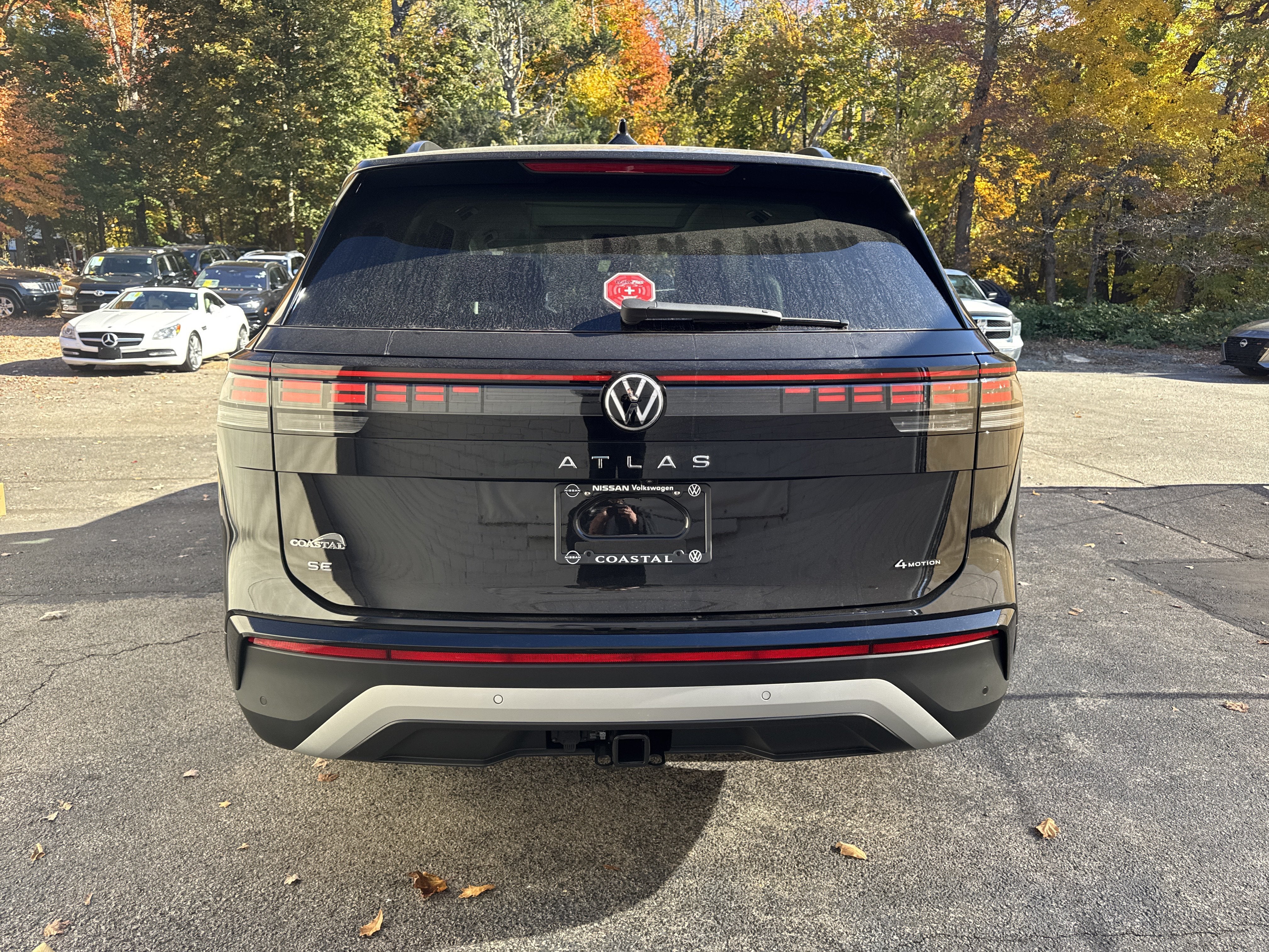 2027 Volkswagen Atlas SE w/Technology w/captains chairs and panoramic sunroof