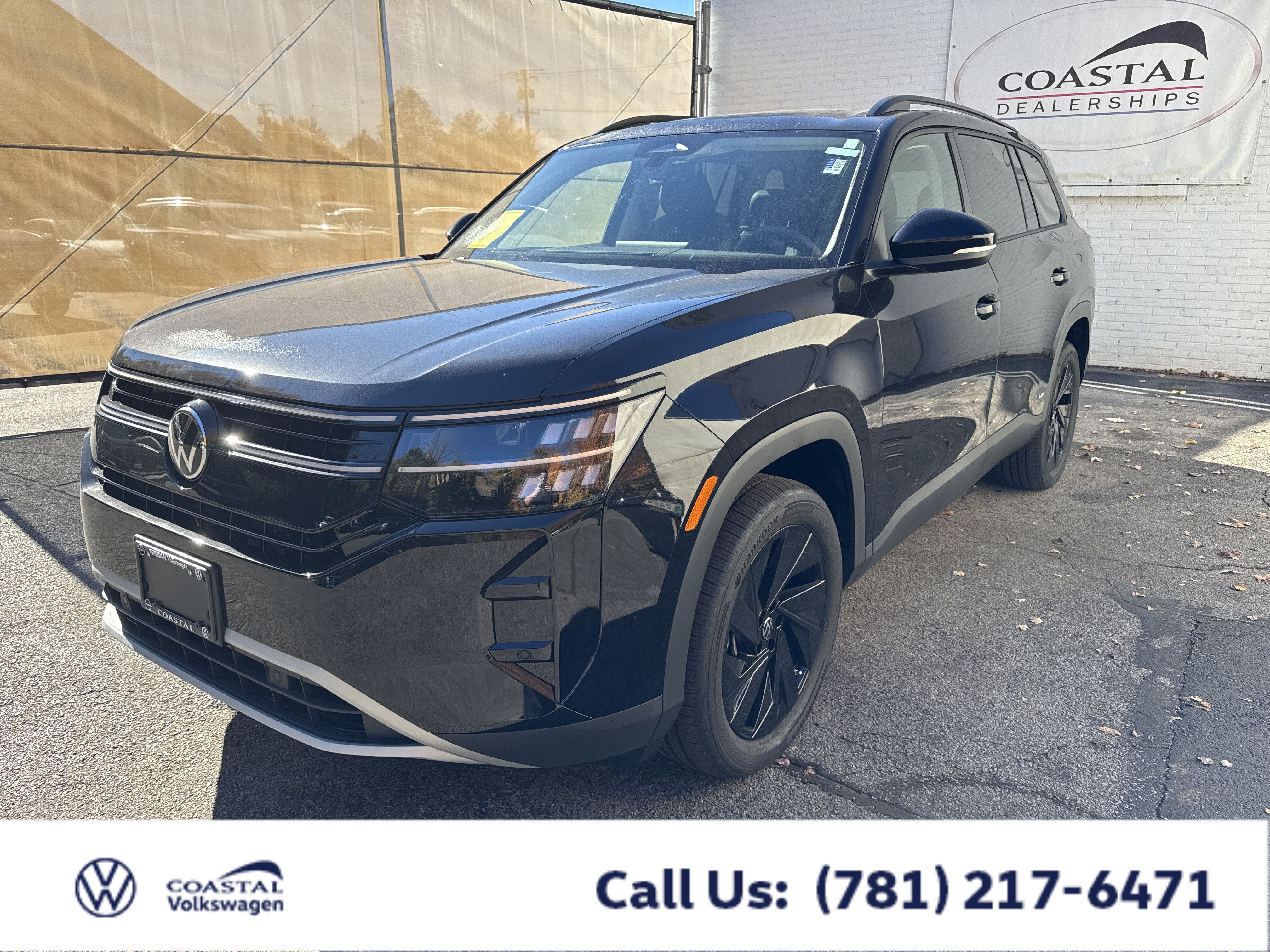 2027 Volkswagen Atlas SE w/Technology w/panoramic sunroof and black wheel package