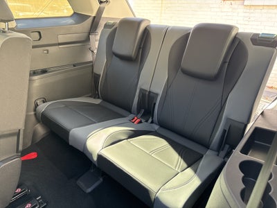 2027 Volkswagen Atlas SE w/Technology w/panoramic sunroof and black wheel package