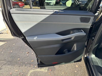 2027 Volkswagen Atlas SE w/Technology w/panoramic sunroof and black wheel package