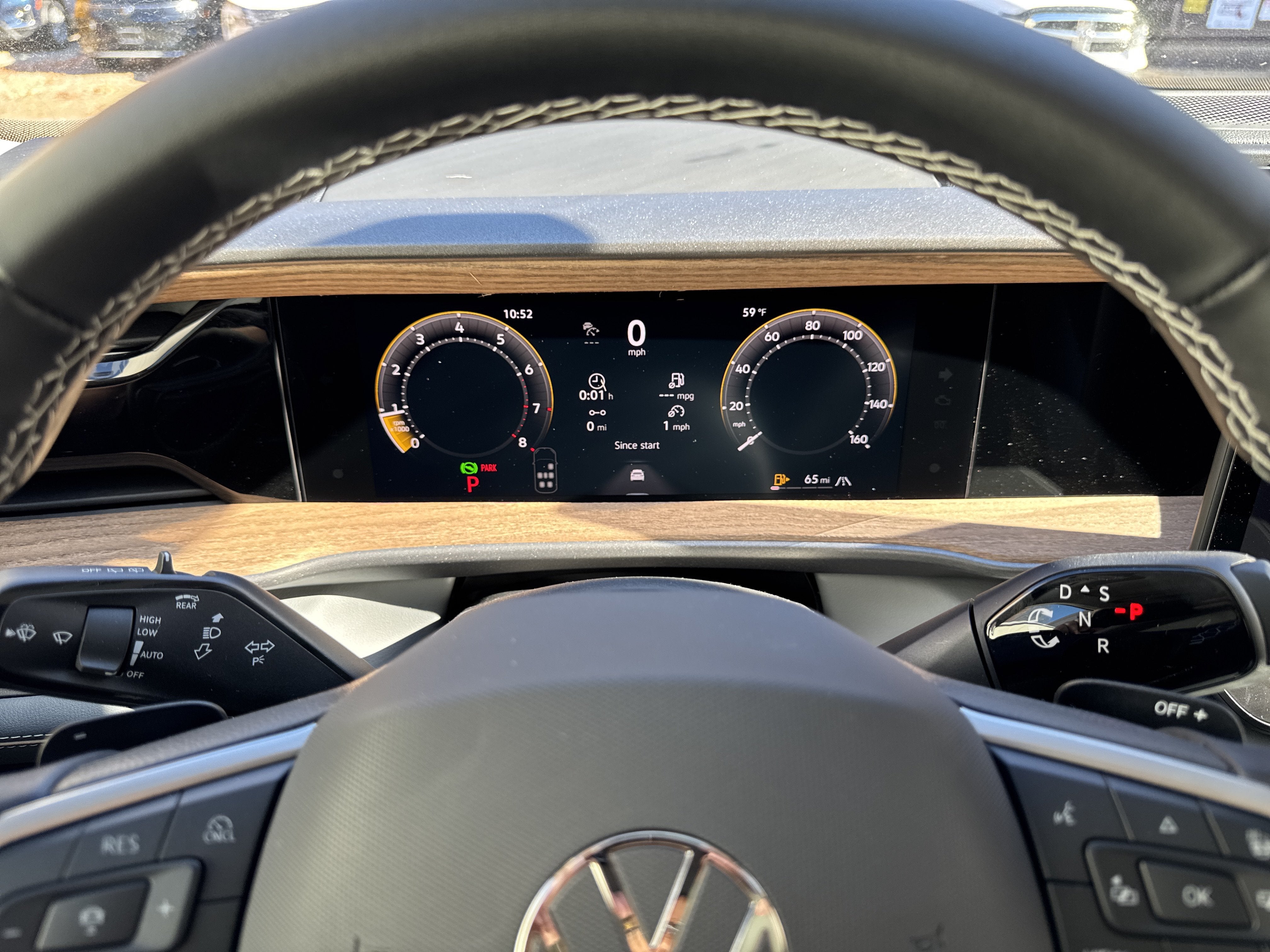 2027 Volkswagen Atlas SE w/Technology w/panoramic sunroof and black wheel package
