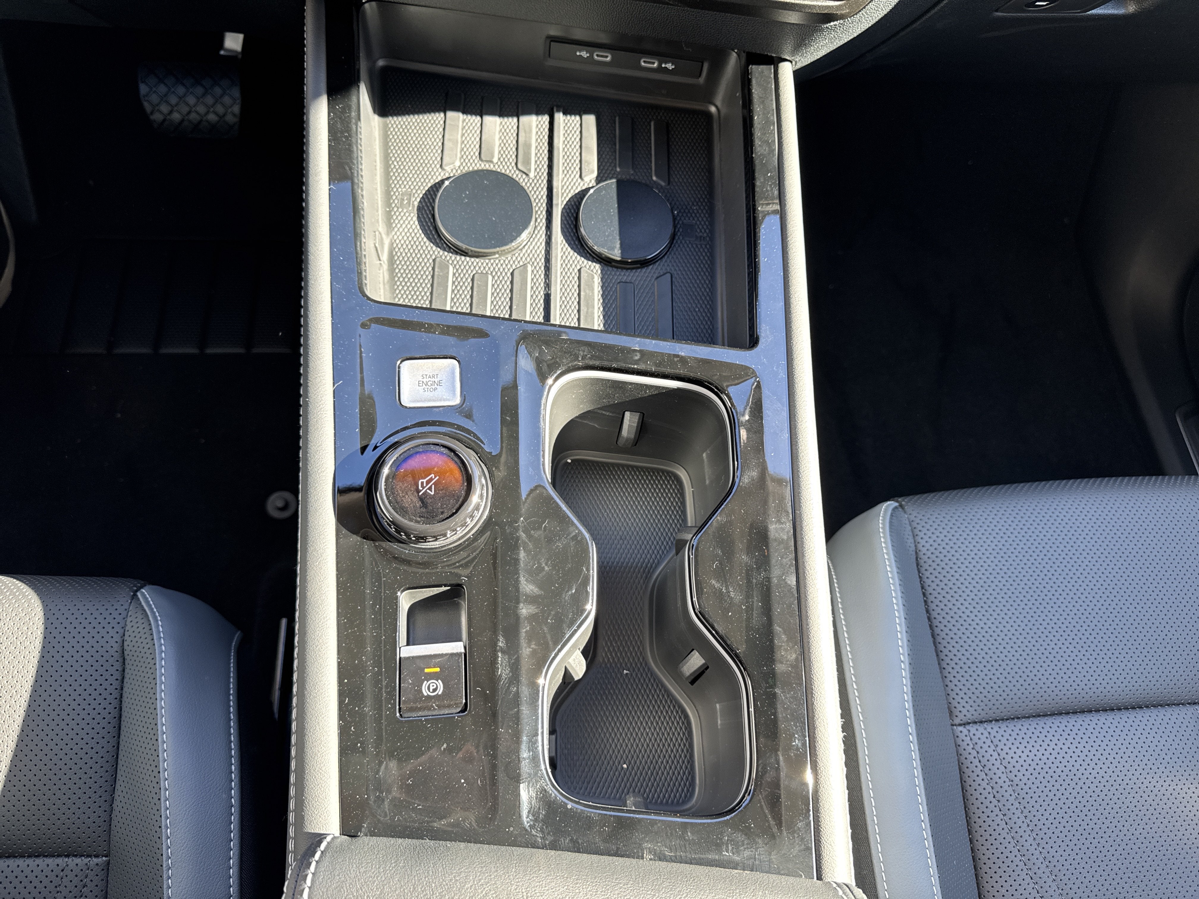 2027 Volkswagen Atlas SE w/Technology w/panoramic sunroof and black wheel package