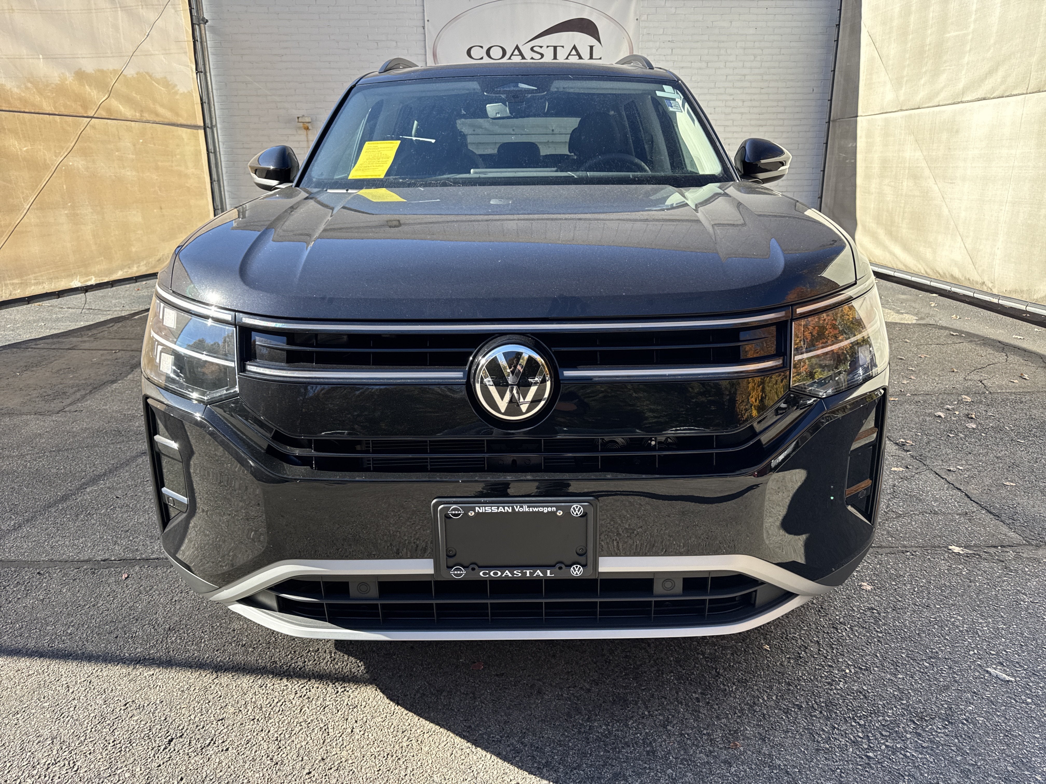 2027 Volkswagen Atlas SE w/Technology w/panoramic sunroof and black wheel package