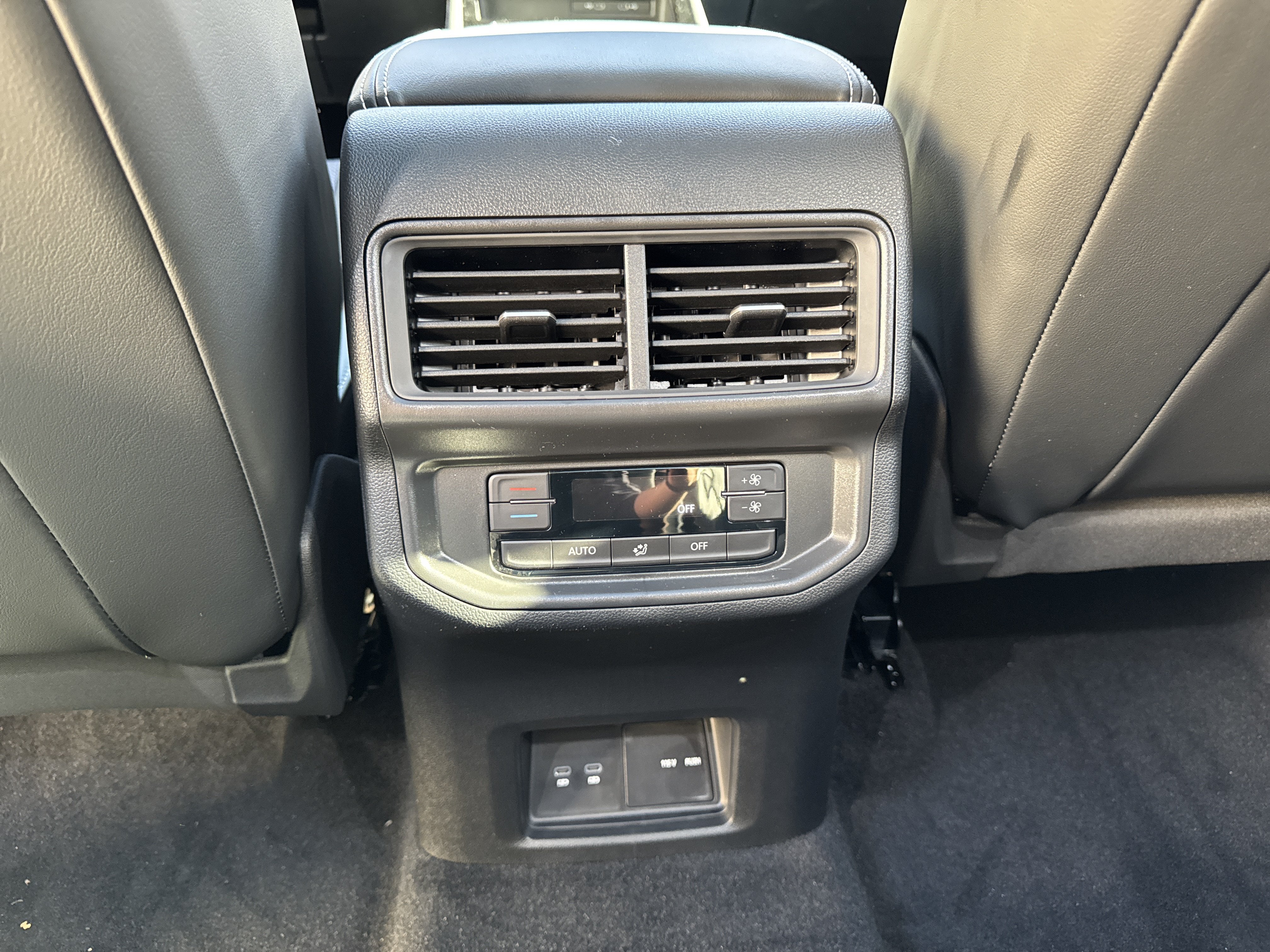 2027 Volkswagen Atlas SE w/Technology w/panoramic sunroof and black wheel package