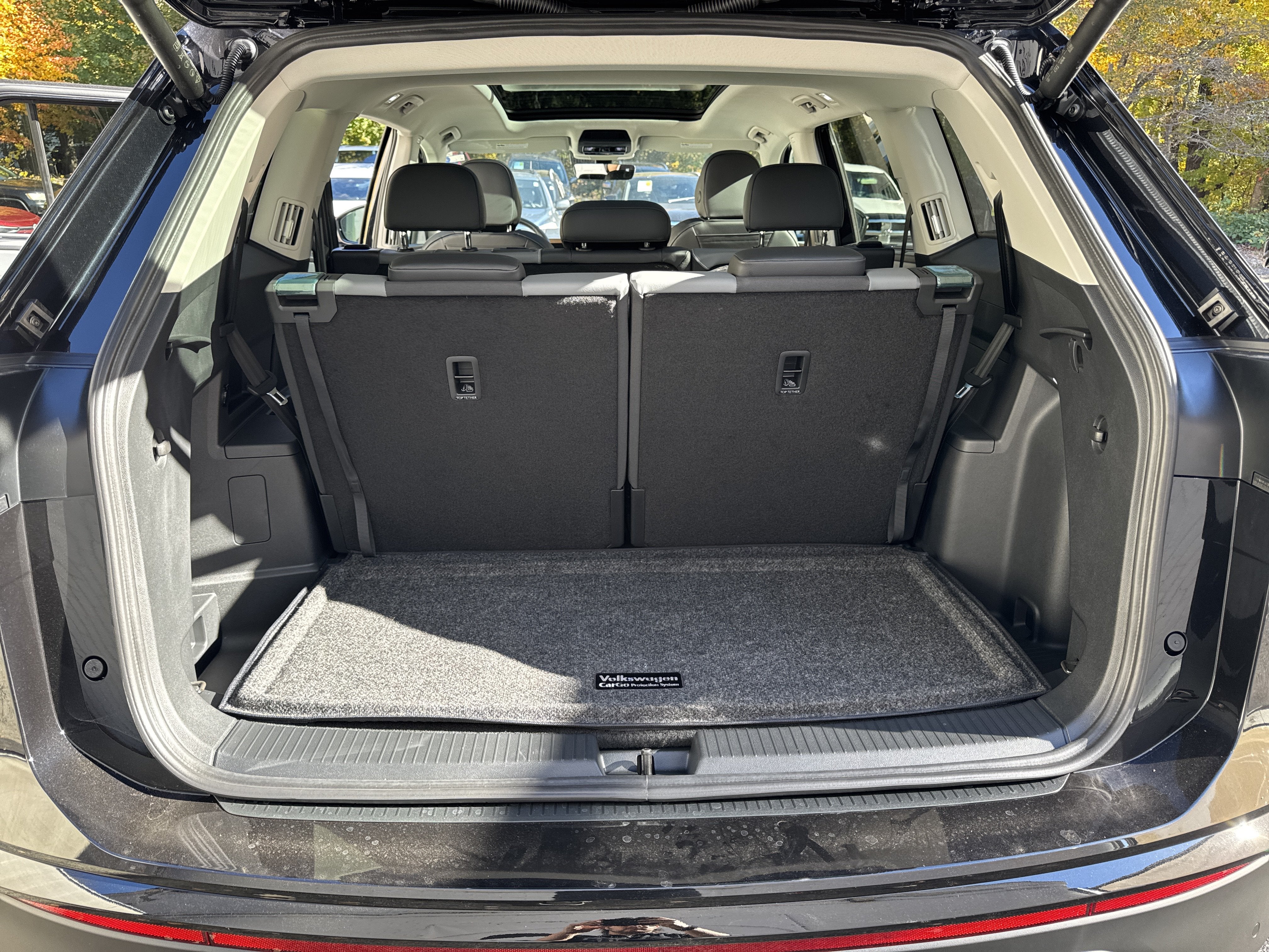 2027 Volkswagen Atlas SE w/Technology w/panoramic sunroof and black wheel package