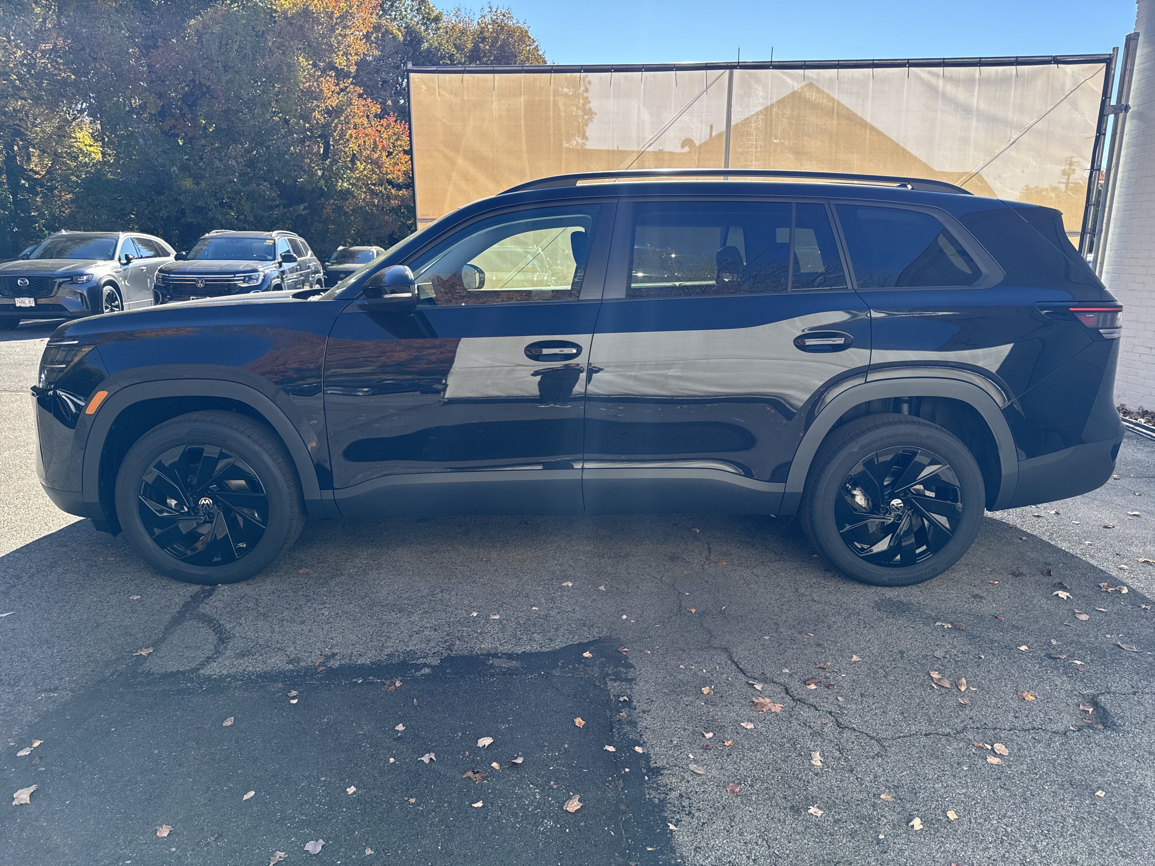 2027 Volkswagen Atlas SE w/Technology w/panoramic sunroof and black wheel package