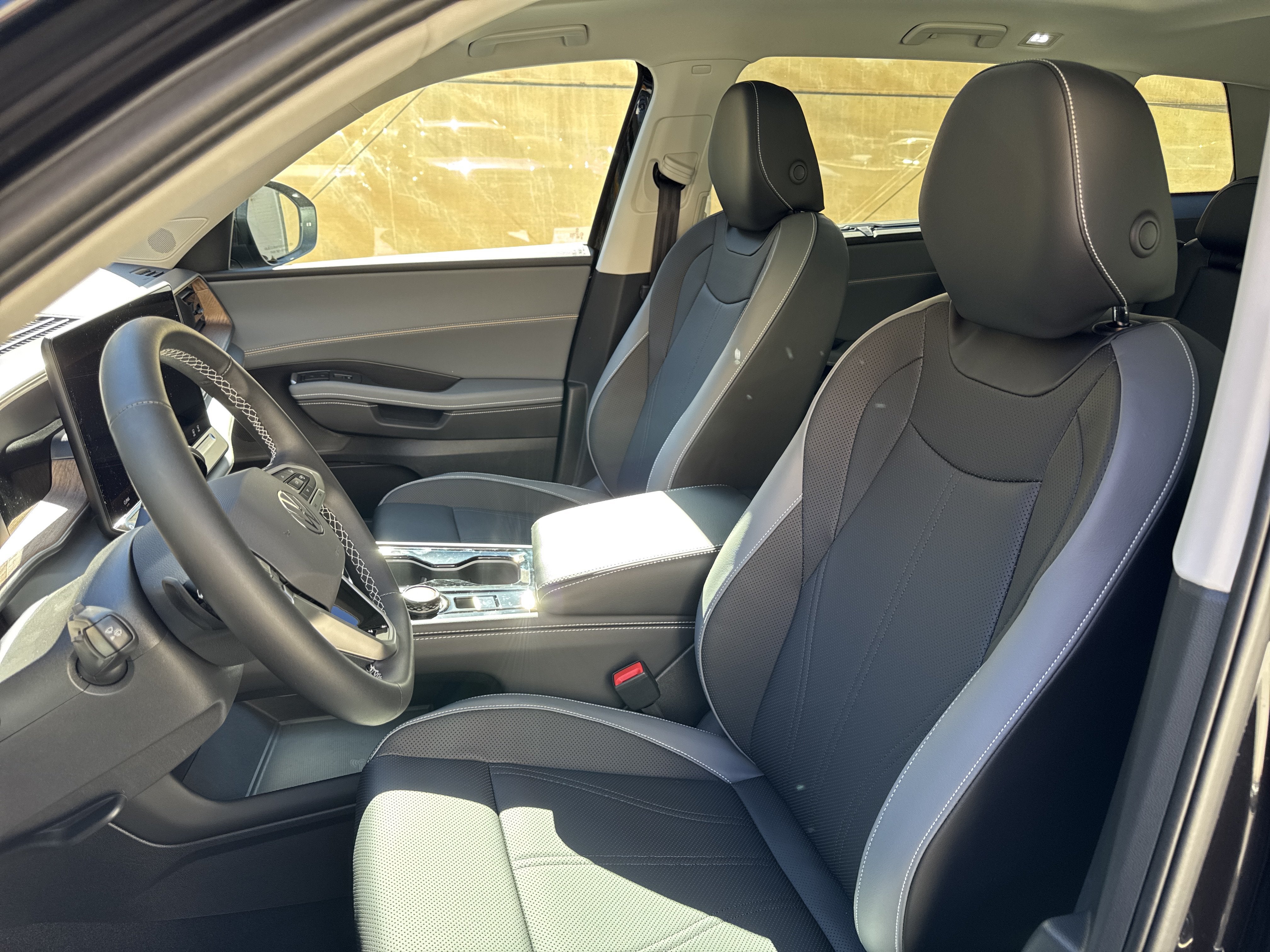 2027 Volkswagen Atlas SE w/Technology w/panoramic sunroof and black wheel package