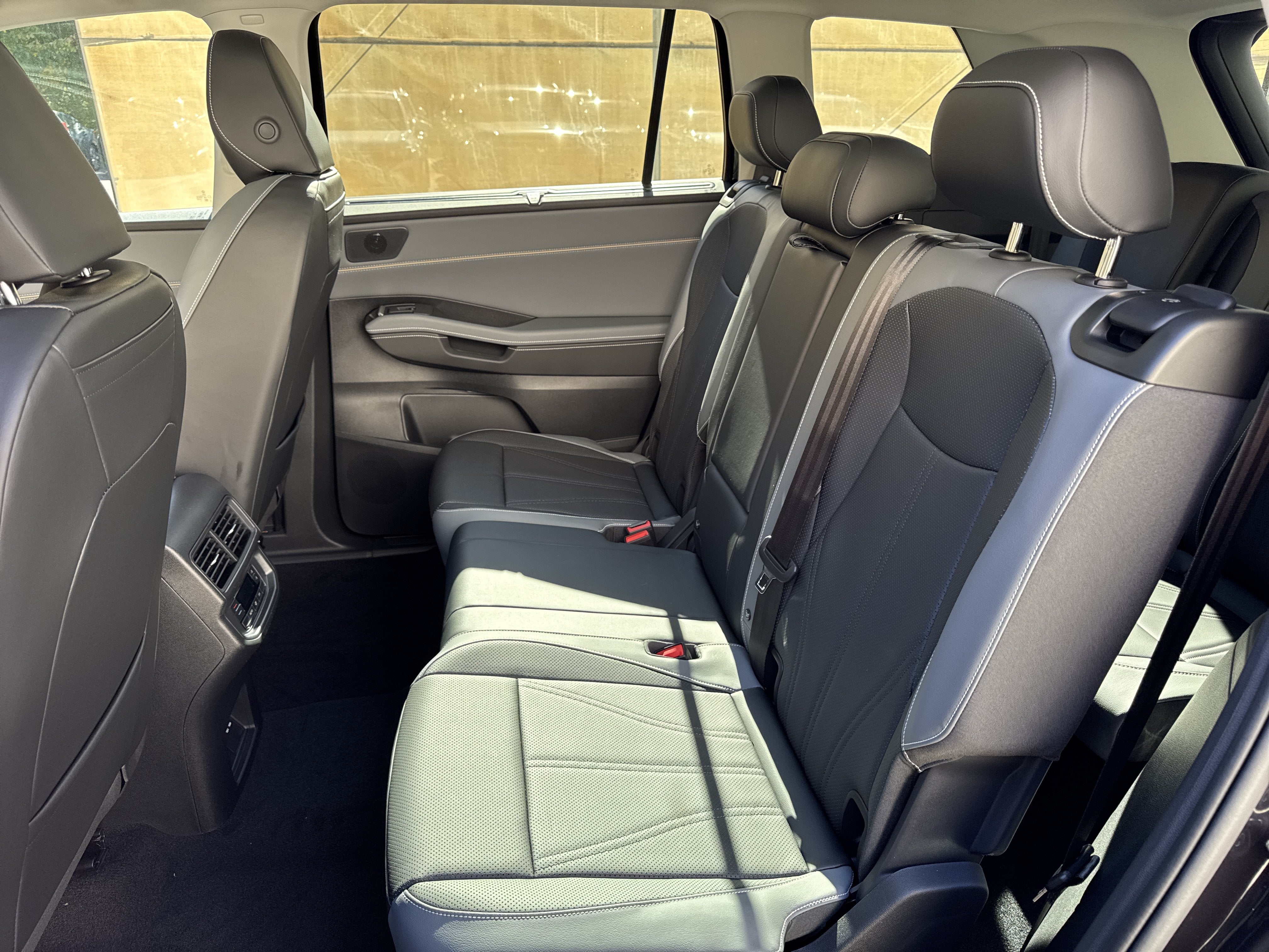 2027 Volkswagen Atlas SE w/Technology w/panoramic sunroof and black wheel package