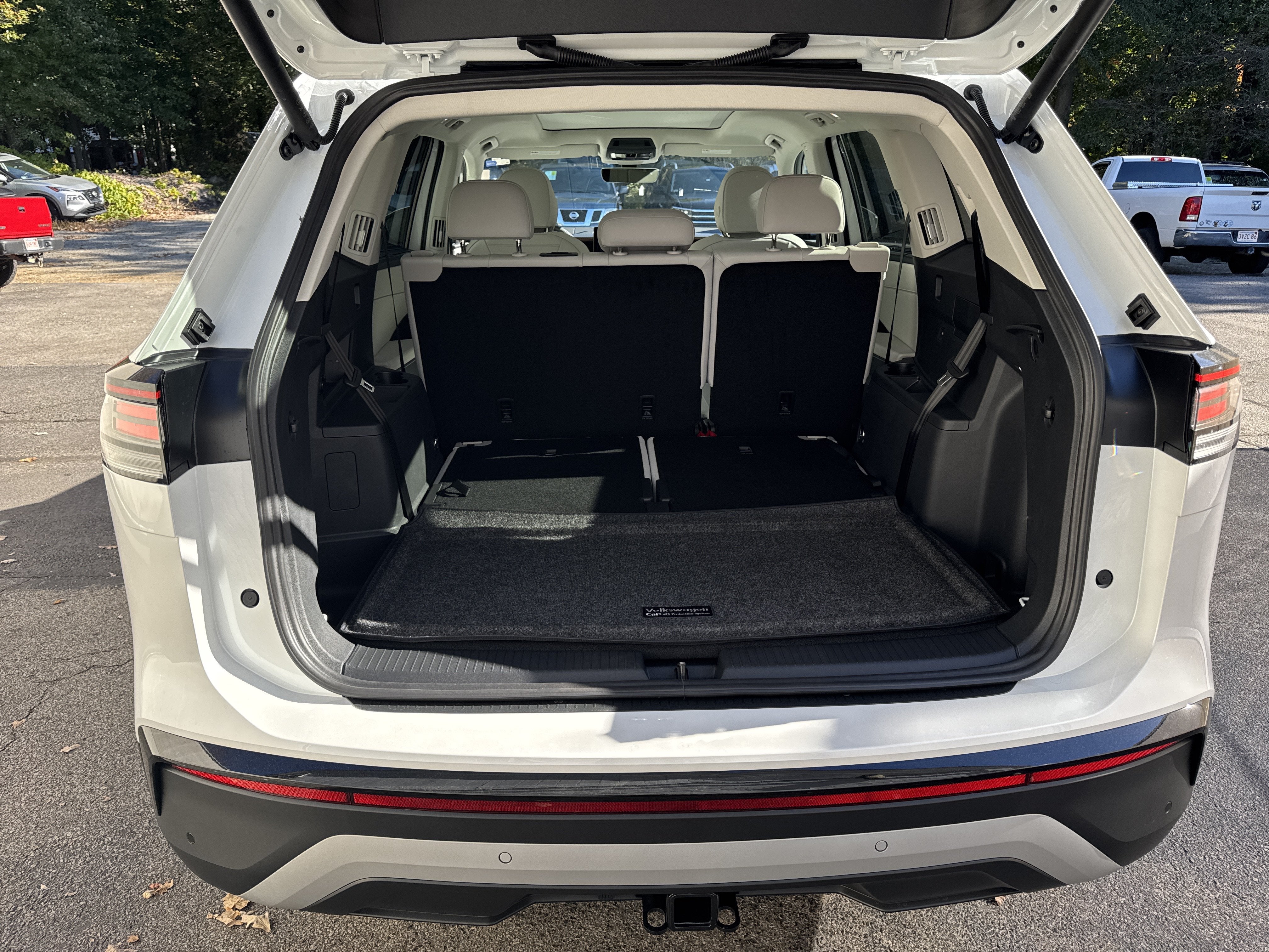 2027 Volkswagen Atlas SE w/Technology w/panoramic sunroof and black wheel package