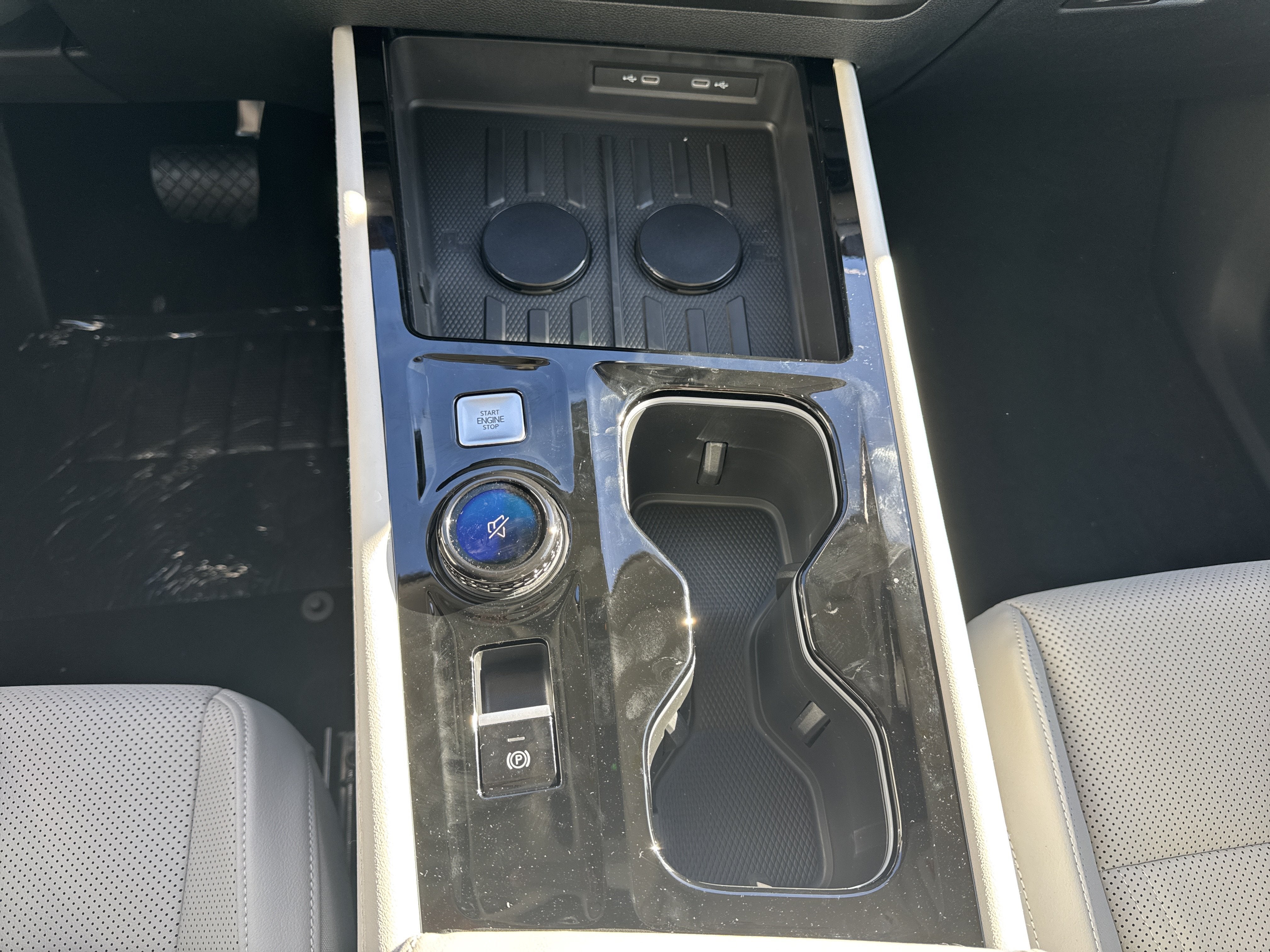 2027 Volkswagen Atlas SE w/Technology w/panoramic sunroof and black wheel package