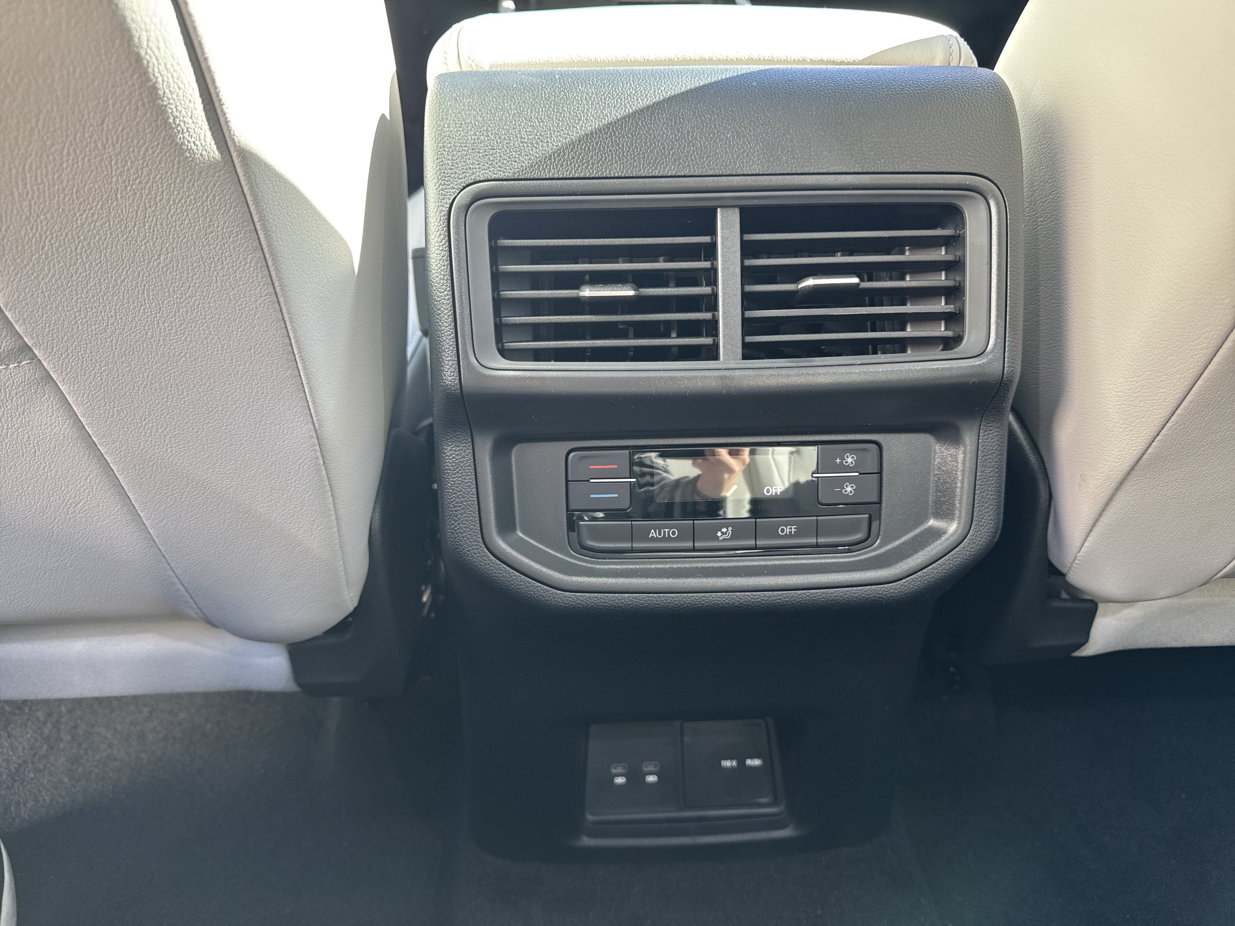 2027 Volkswagen Atlas SE w/Technology w/panoramic sunroof and black wheel package