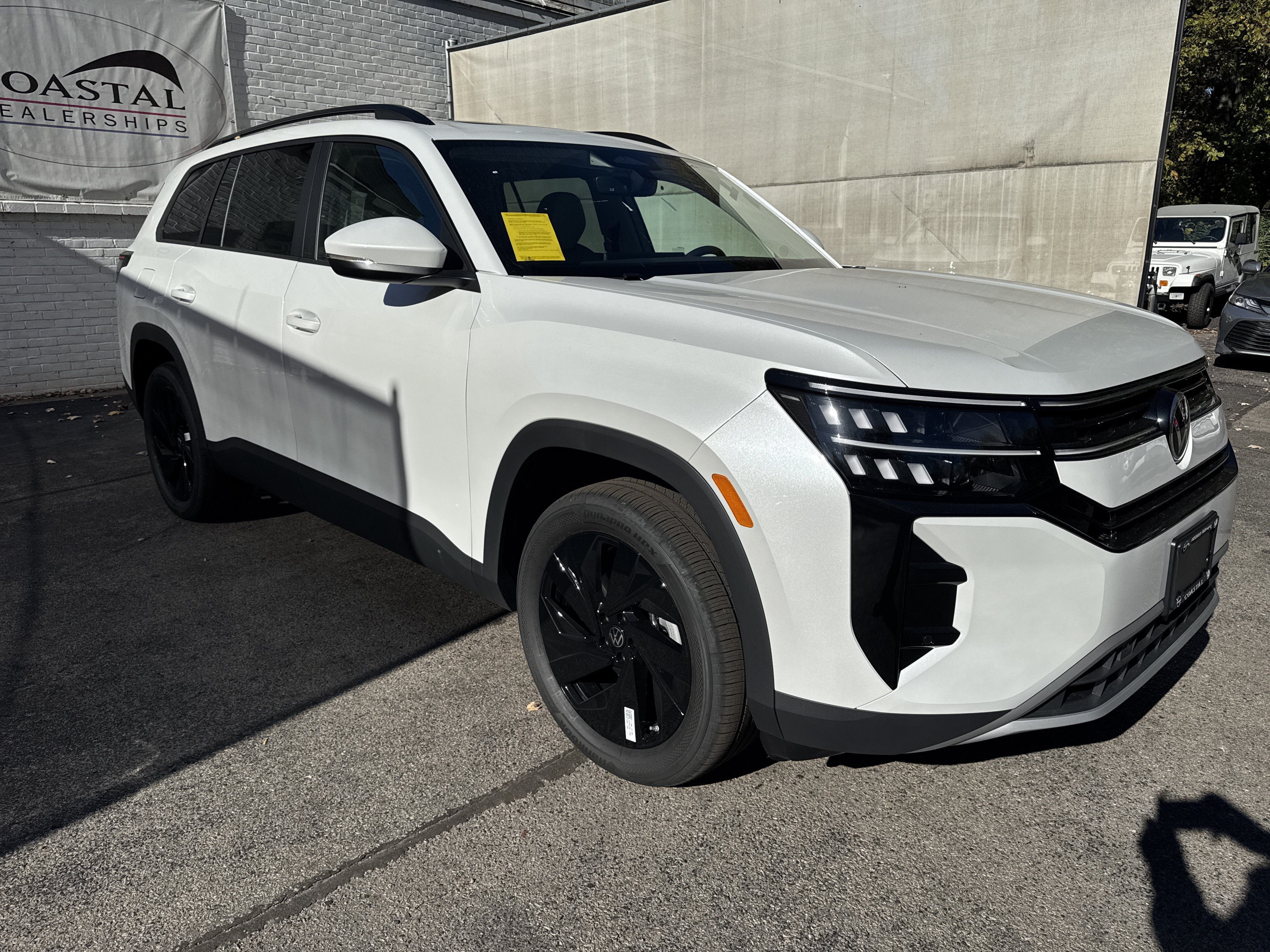 2027 Volkswagen Atlas SE w/Technology w/panoramic sunroof and black wheel package