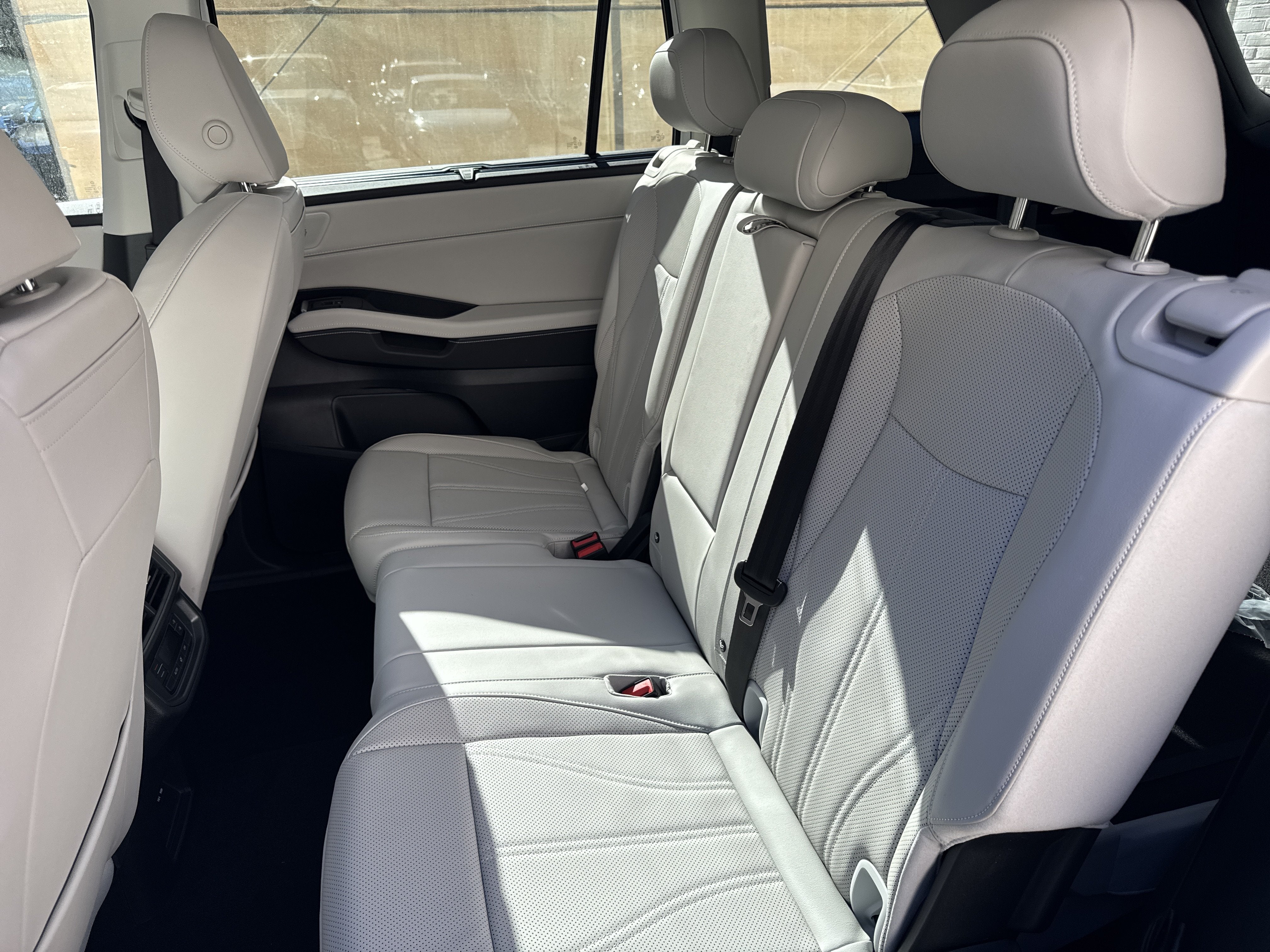 2027 Volkswagen Atlas SE w/Technology w/panoramic sunroof and black wheel package