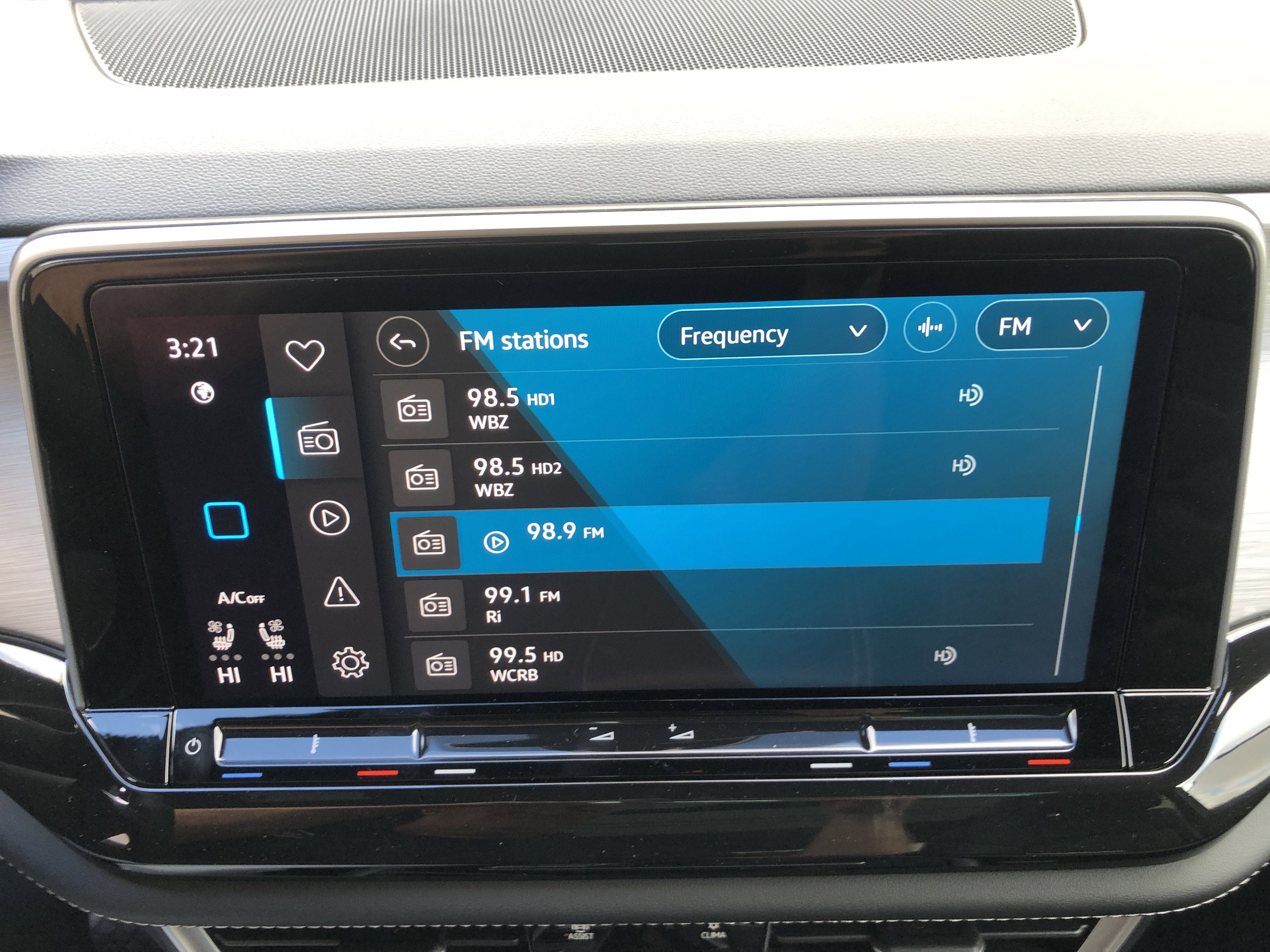 2026 Volkswagen Atlas Cross Sport 2.0T SE w/Technology w/panoramic sunroof