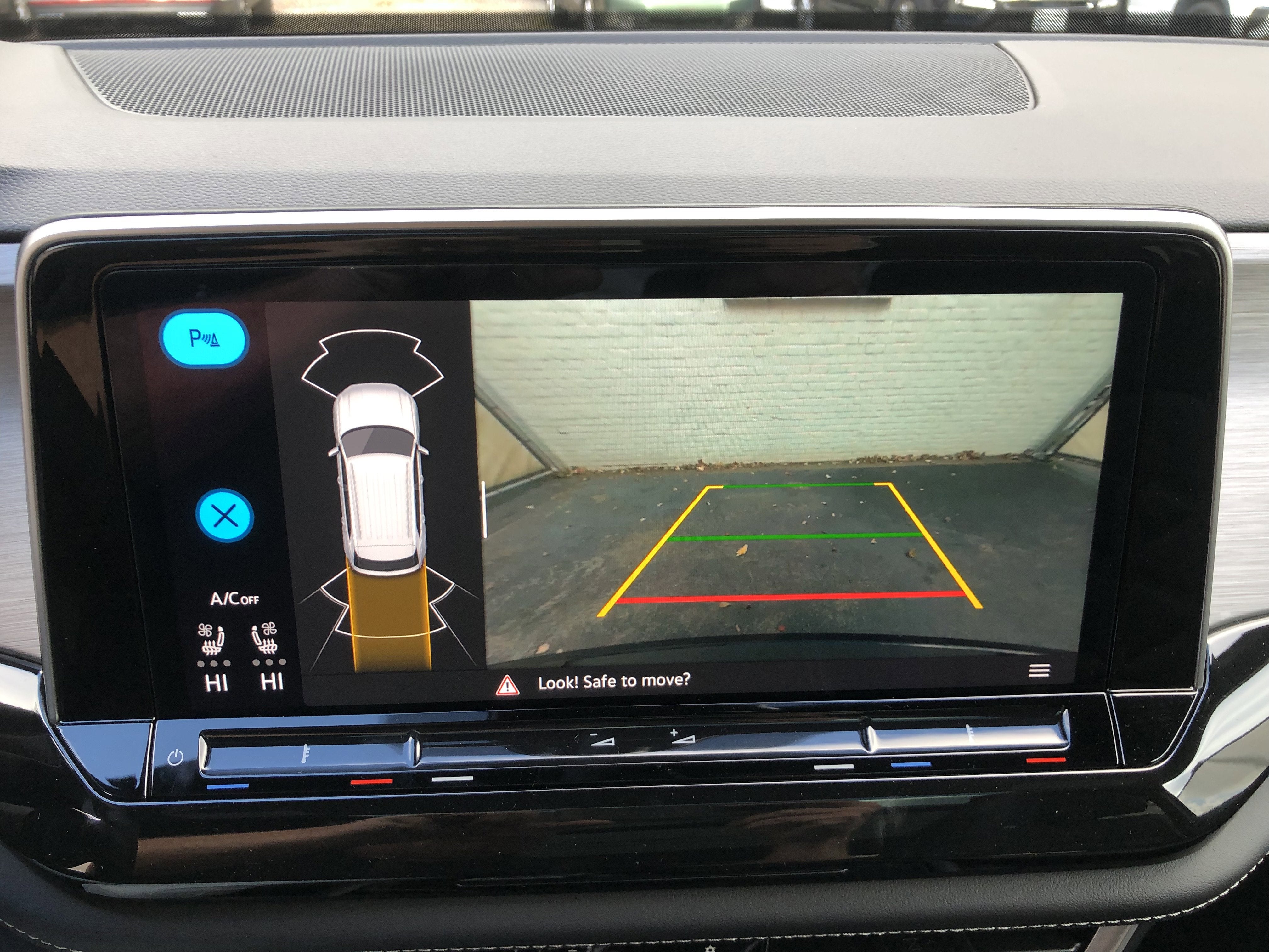 2026 Volkswagen Atlas Cross Sport 2.0T SE w/Technology w/panoramic sunroof