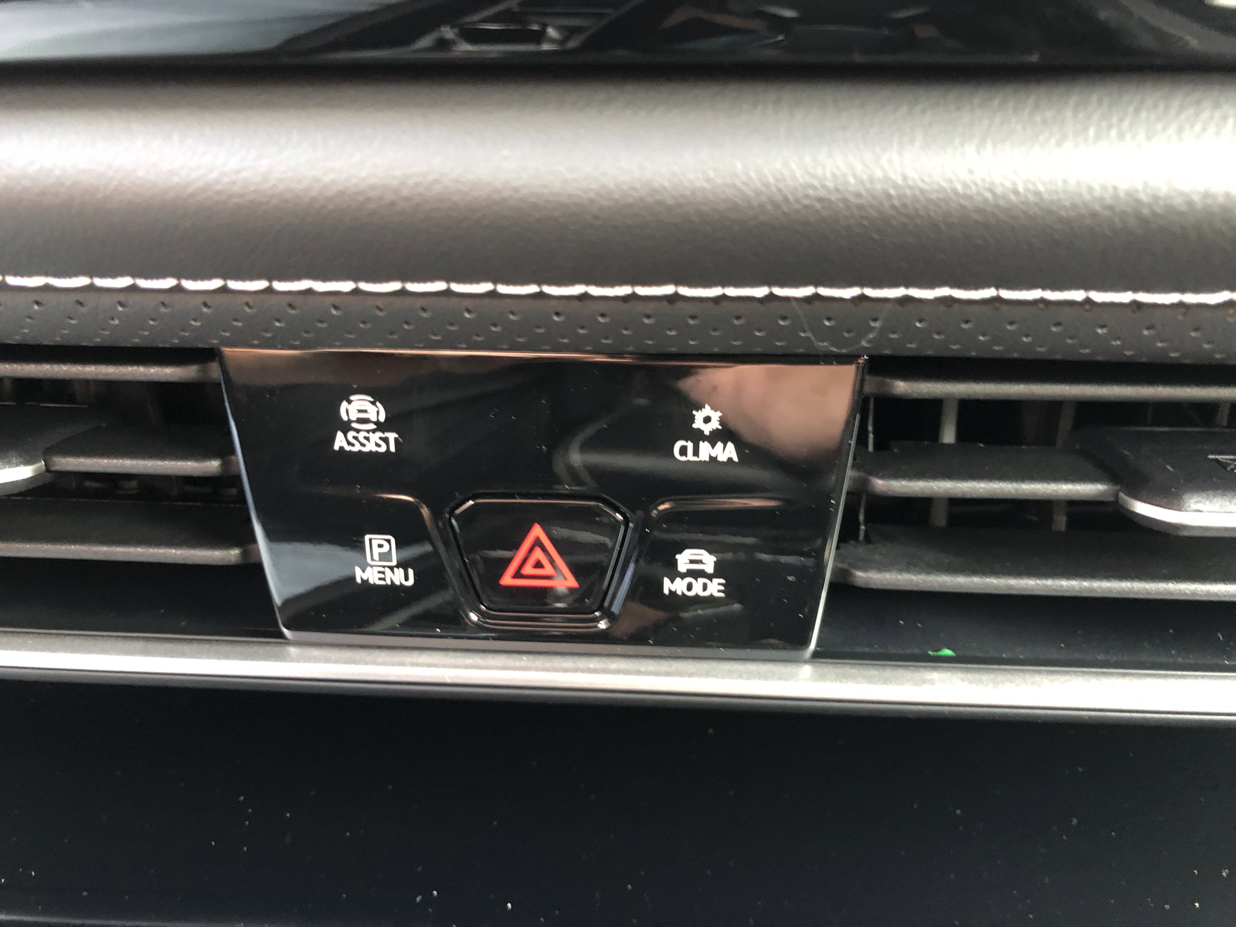 2026 Volkswagen Atlas Cross Sport 2.0T SE w/Technology w/panoramic sunroof