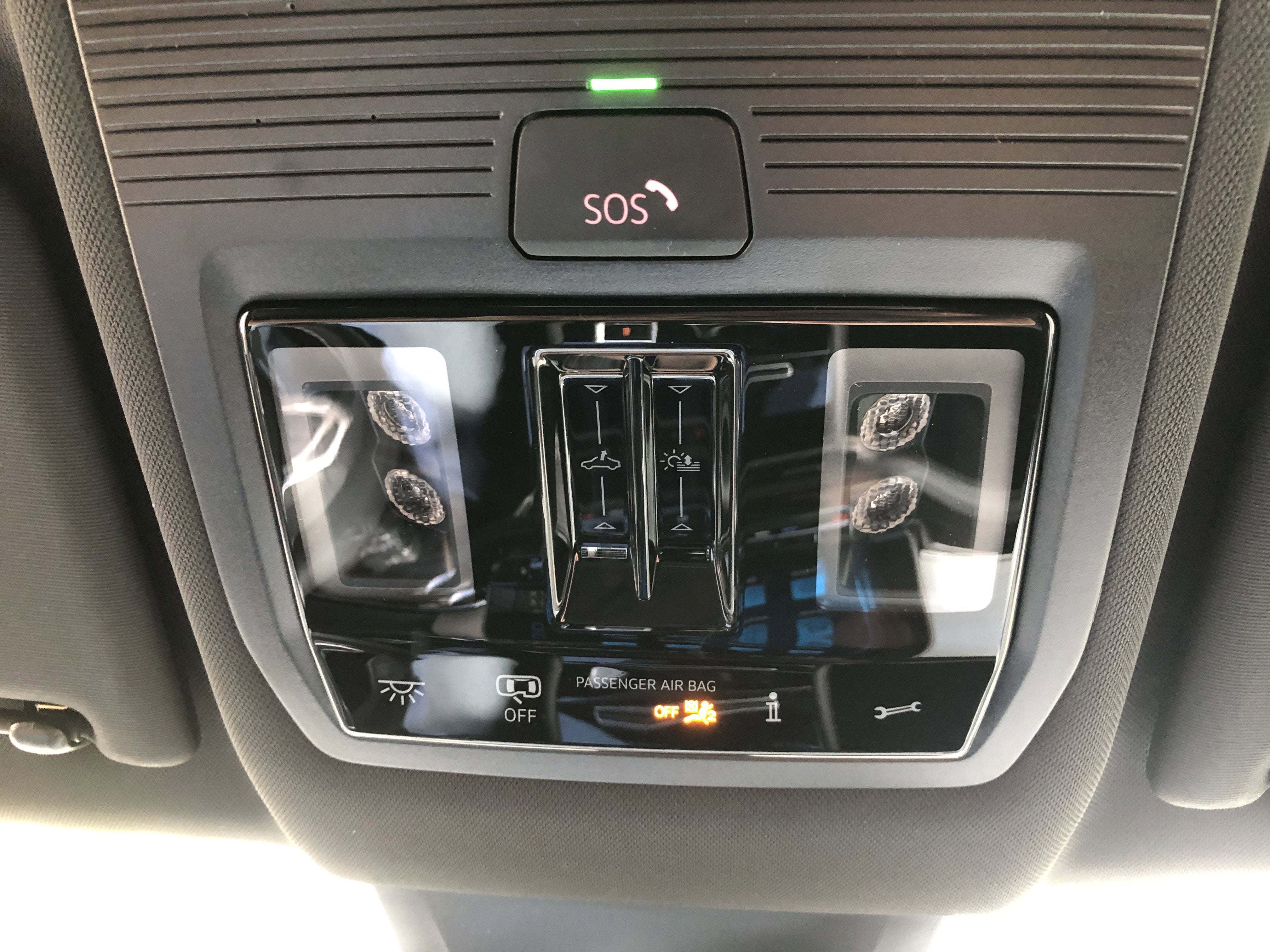 2026 Volkswagen Atlas Cross Sport 2.0T SE w/Technology w/panoramic sunroof