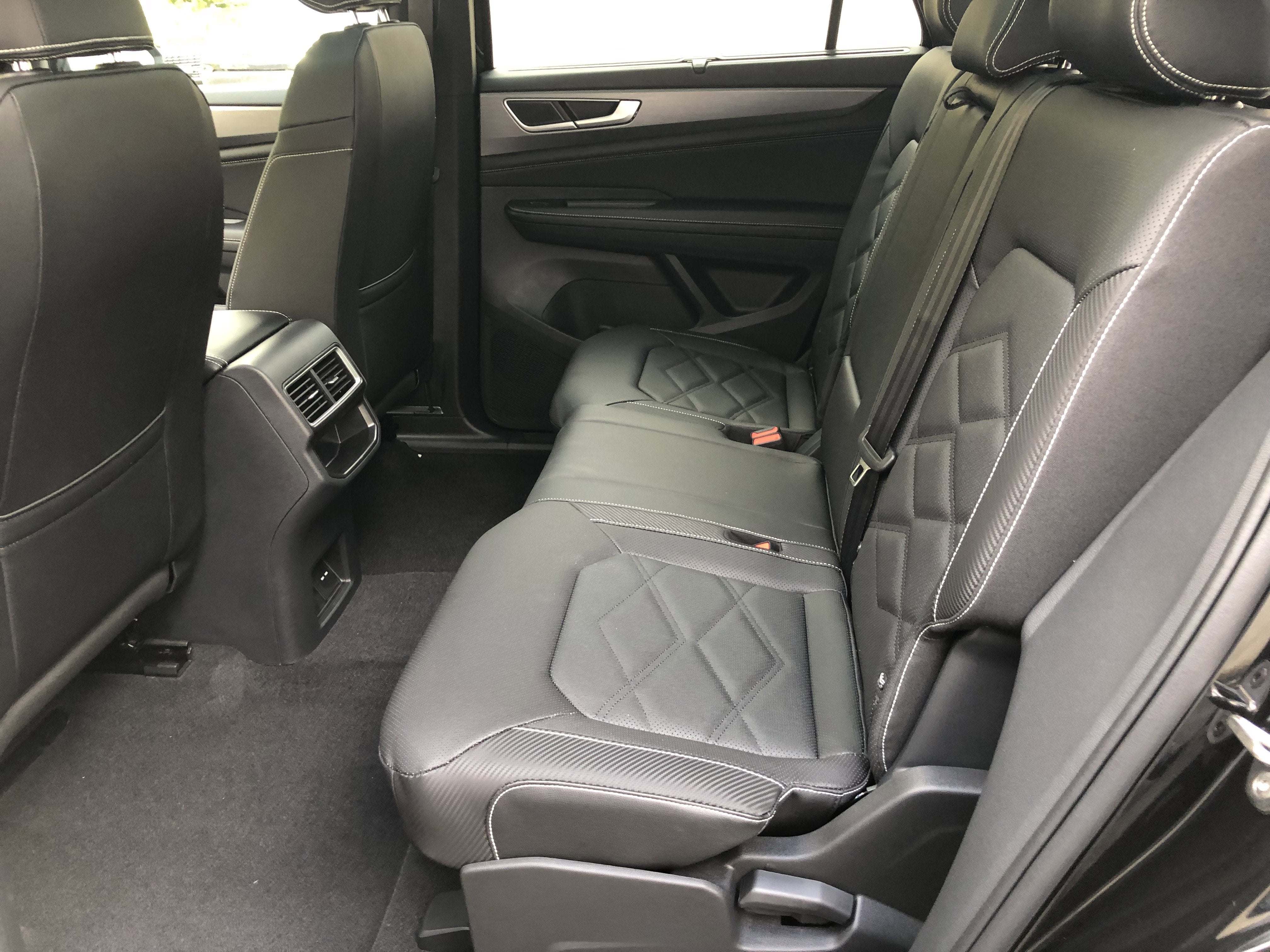 2026 Volkswagen Atlas Cross Sport 2.0T SE w/Technology w/panoramic sunroof