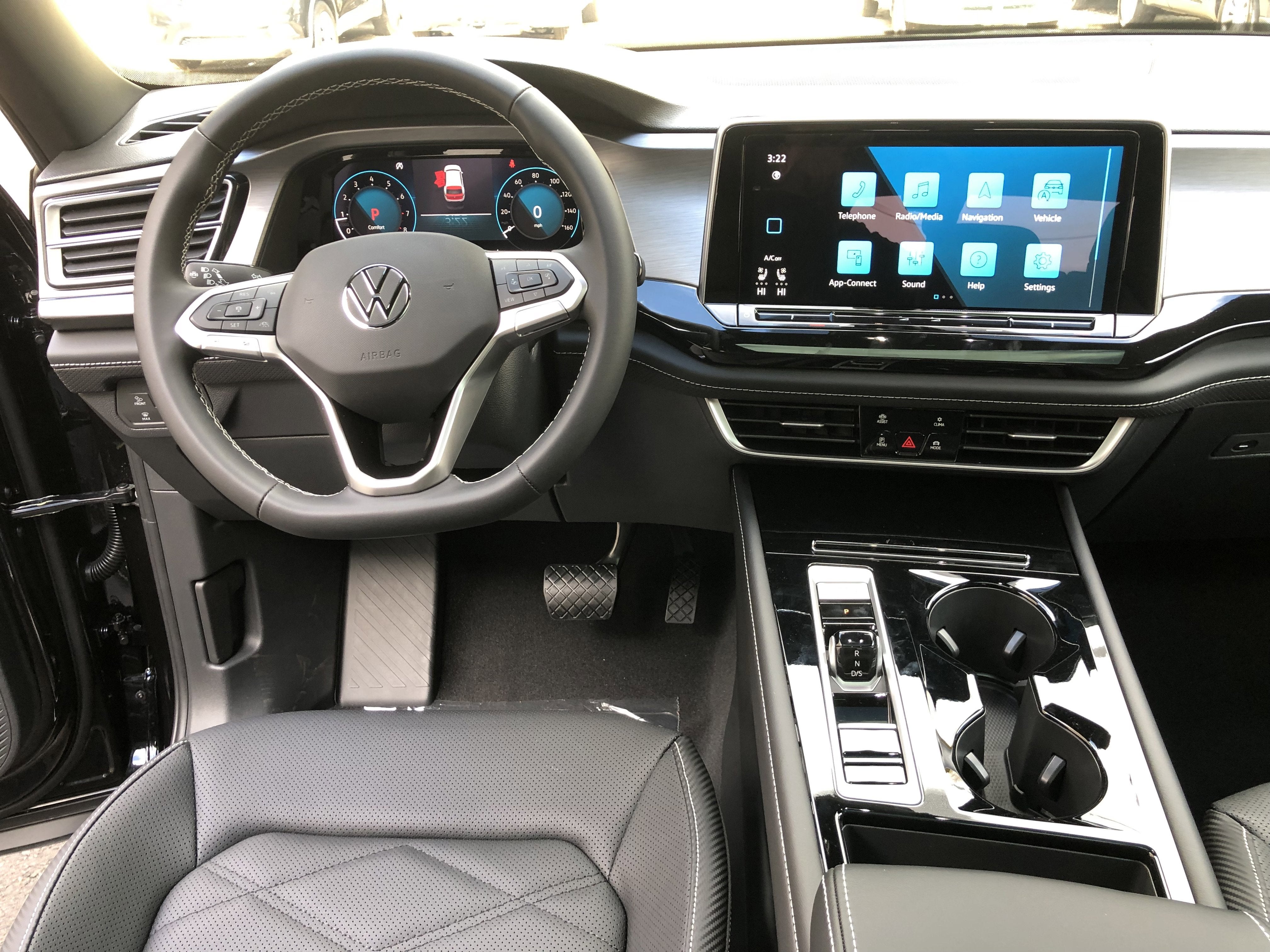 2026 Volkswagen Atlas Cross Sport 2.0T SE w/Technology w/panoramic sunroof