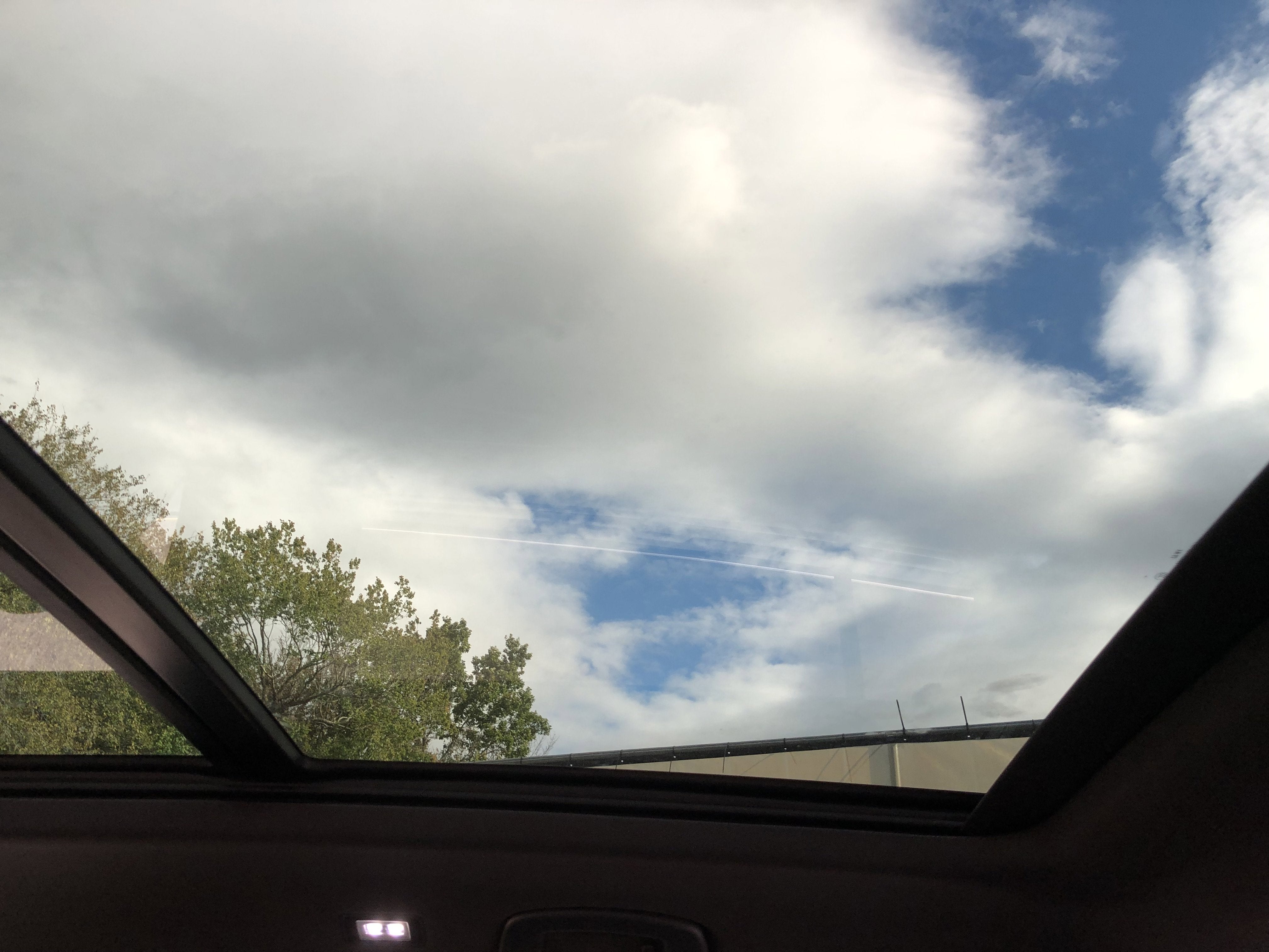 2026 Volkswagen Atlas Cross Sport 2.0T SE w/Technology w/panoramic sunroof