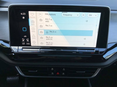 2026 Volkswagen Atlas Cross Sport 2.0T SE w/Technology w/panoramic sunroof and black wheel package