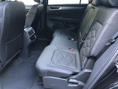 2026 Volkswagen Atlas Cross Sport 2.0T SE w/Technology w/panoramic sunroof and black wheel package