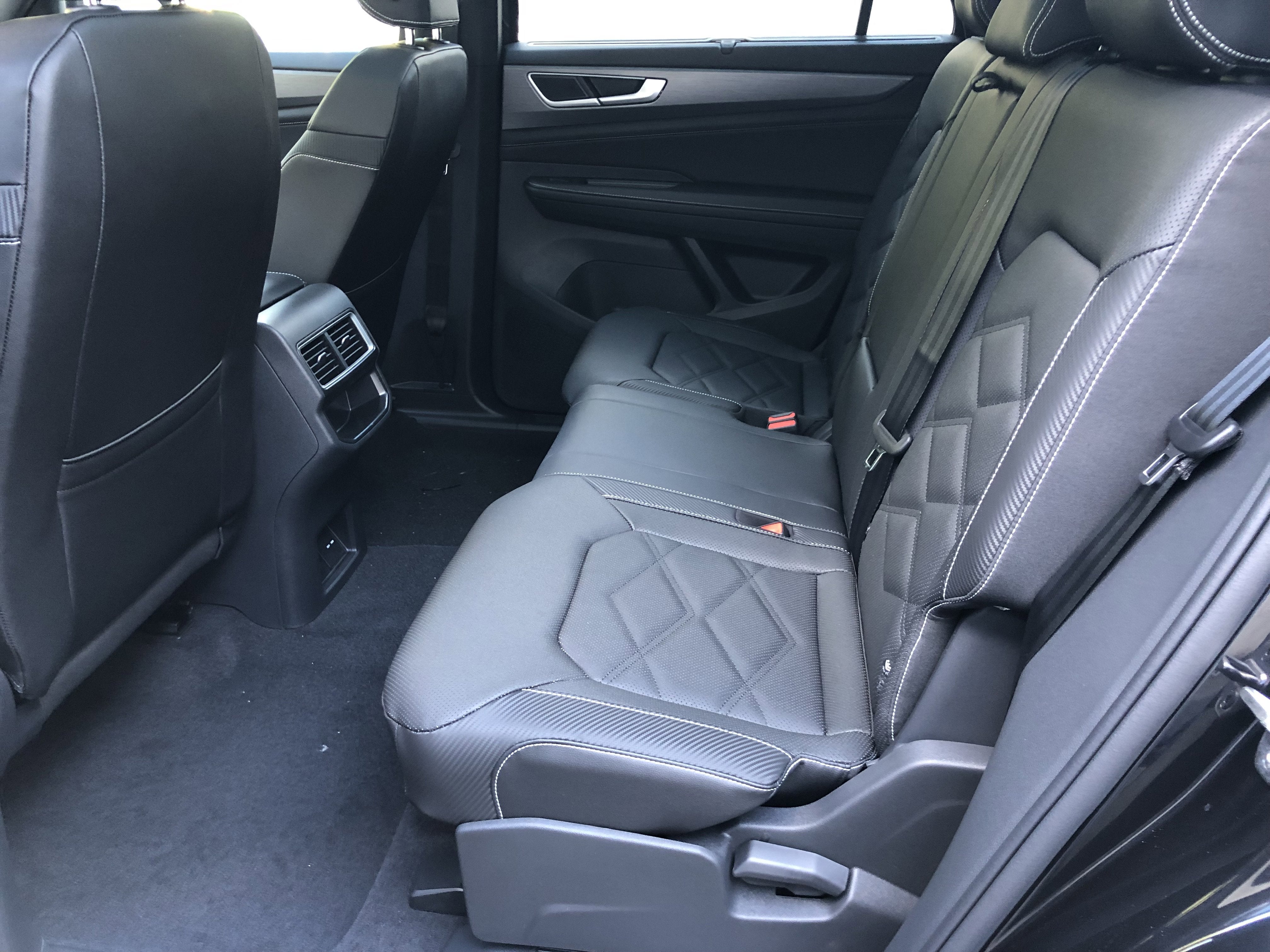 2026 Volkswagen Atlas Cross Sport 2.0T SE w/Technology w/panoramic sunroof and black wheel package