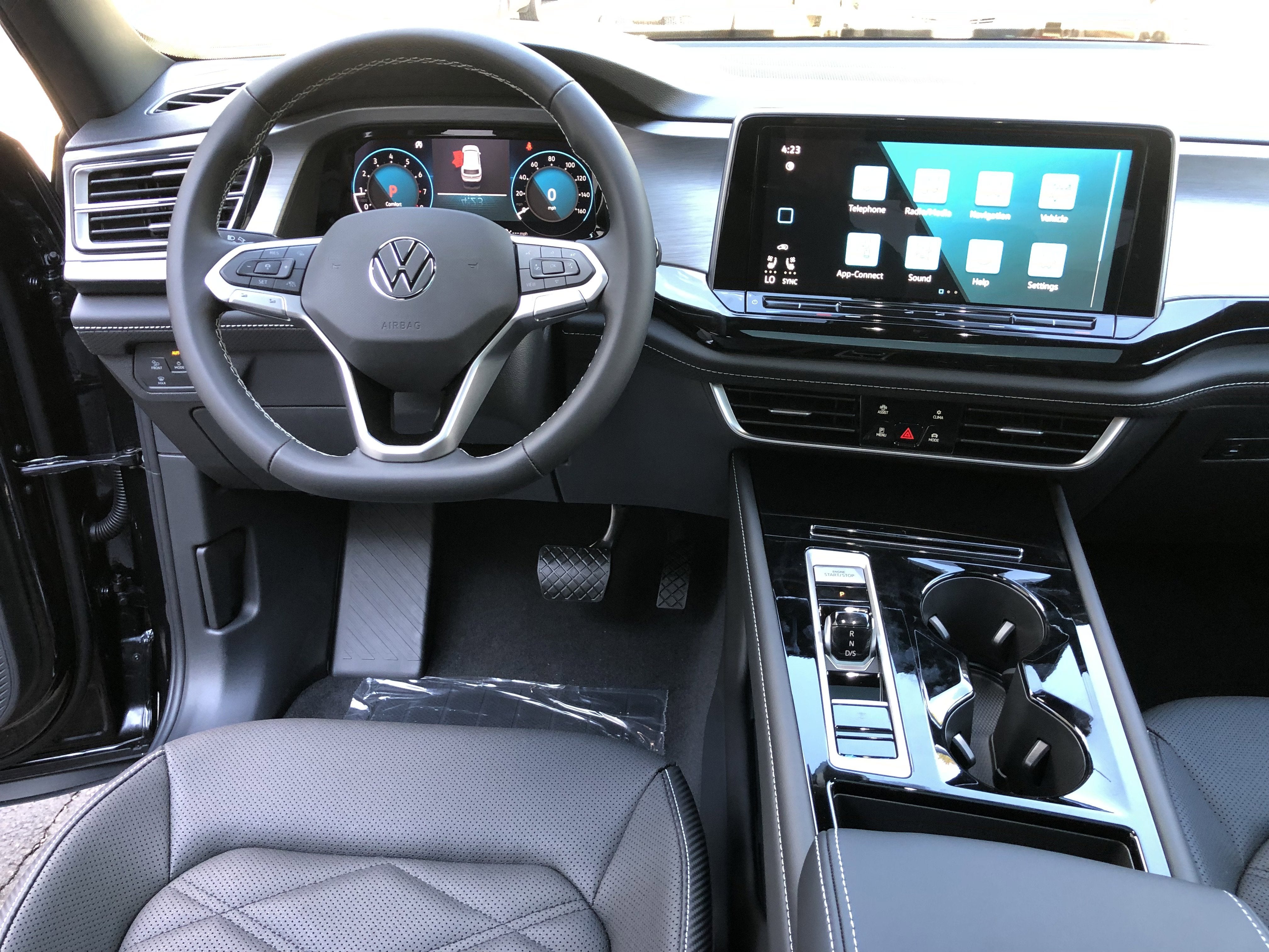 2026 Volkswagen Atlas Cross Sport 2.0T SE w/Technology w/panoramic sunroof and black wheel package