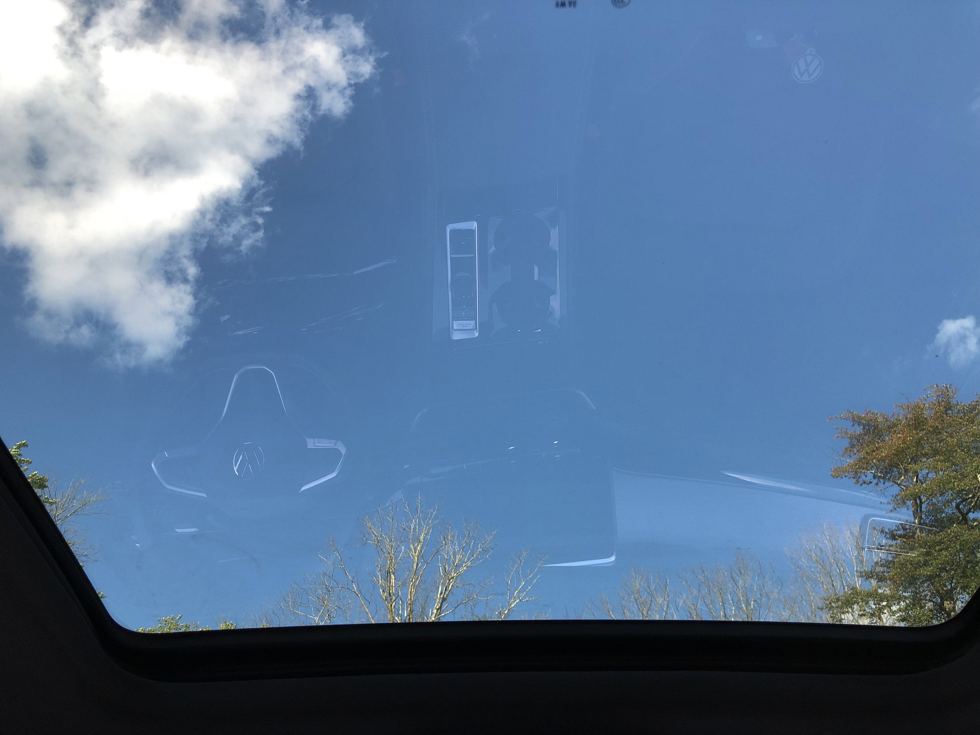 2026 Volkswagen Atlas Cross Sport 2.0T SE w/Technology w/panoramic sunroof and black wheel package