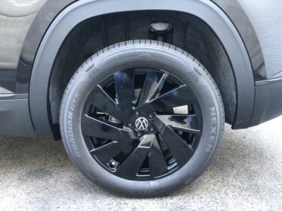 2026 Volkswagen Atlas Cross Sport 2.0T SE w/Technology w/panoramic sunroof and black wheel package