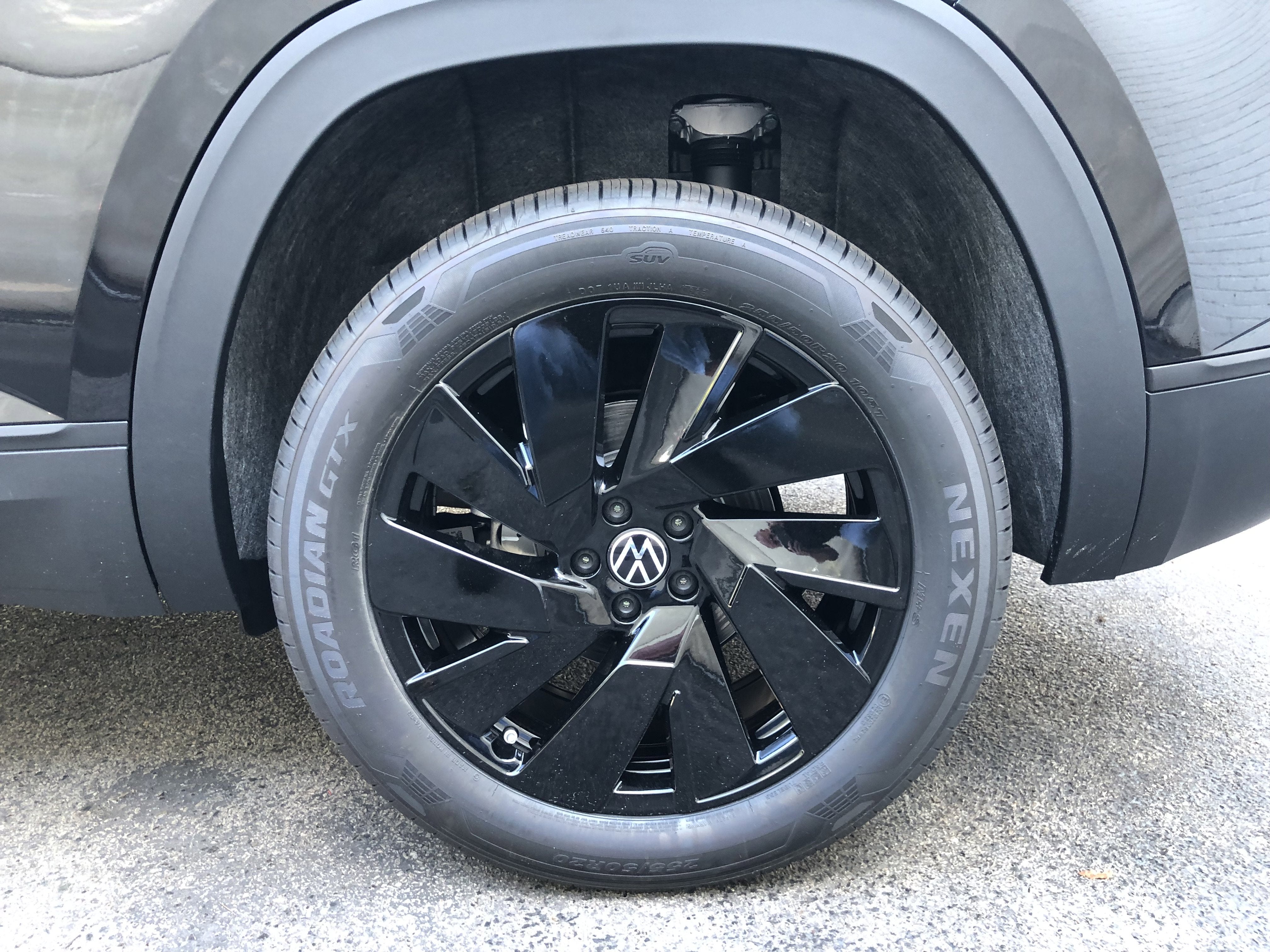 2026 Volkswagen Atlas Cross Sport 2.0T SE w/Technology w/panoramic sunroof and black wheel package