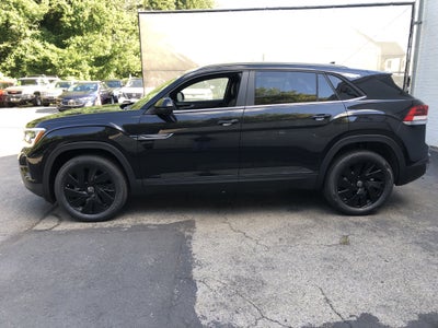 2026 Volkswagen Atlas Cross Sport 2.0T SE w/Technology w/panoramic sunroof and black wheel package