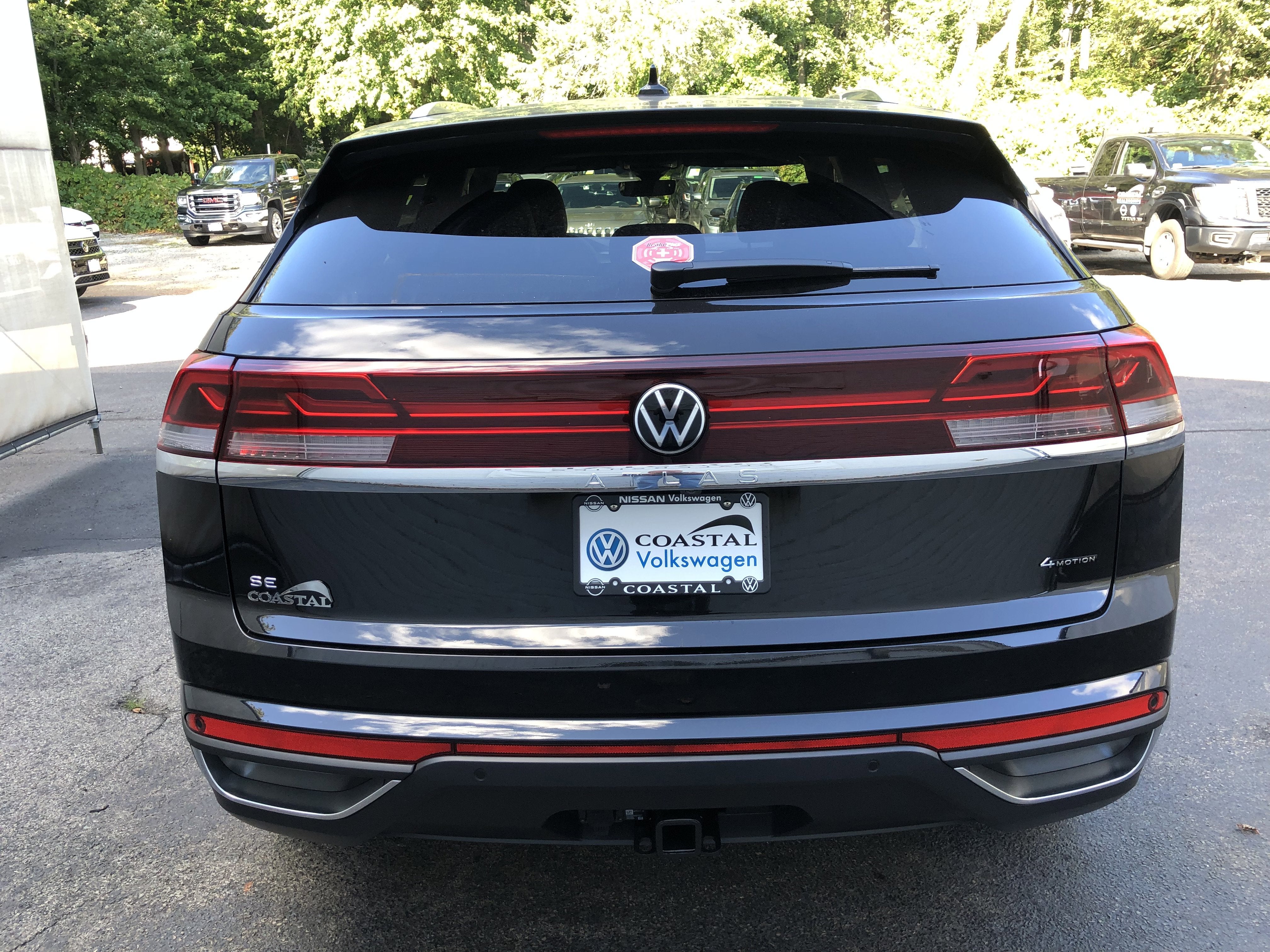 2026 Volkswagen Atlas Cross Sport 2.0T SE w/Technology w/panoramic sunroof and black wheel package