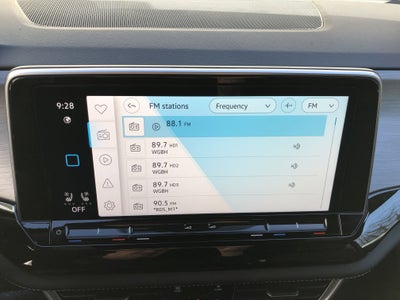 2026 Volkswagen Atlas Cross Sport 2.0T SE w/Technology w/panoramic sunroof and black wheel package