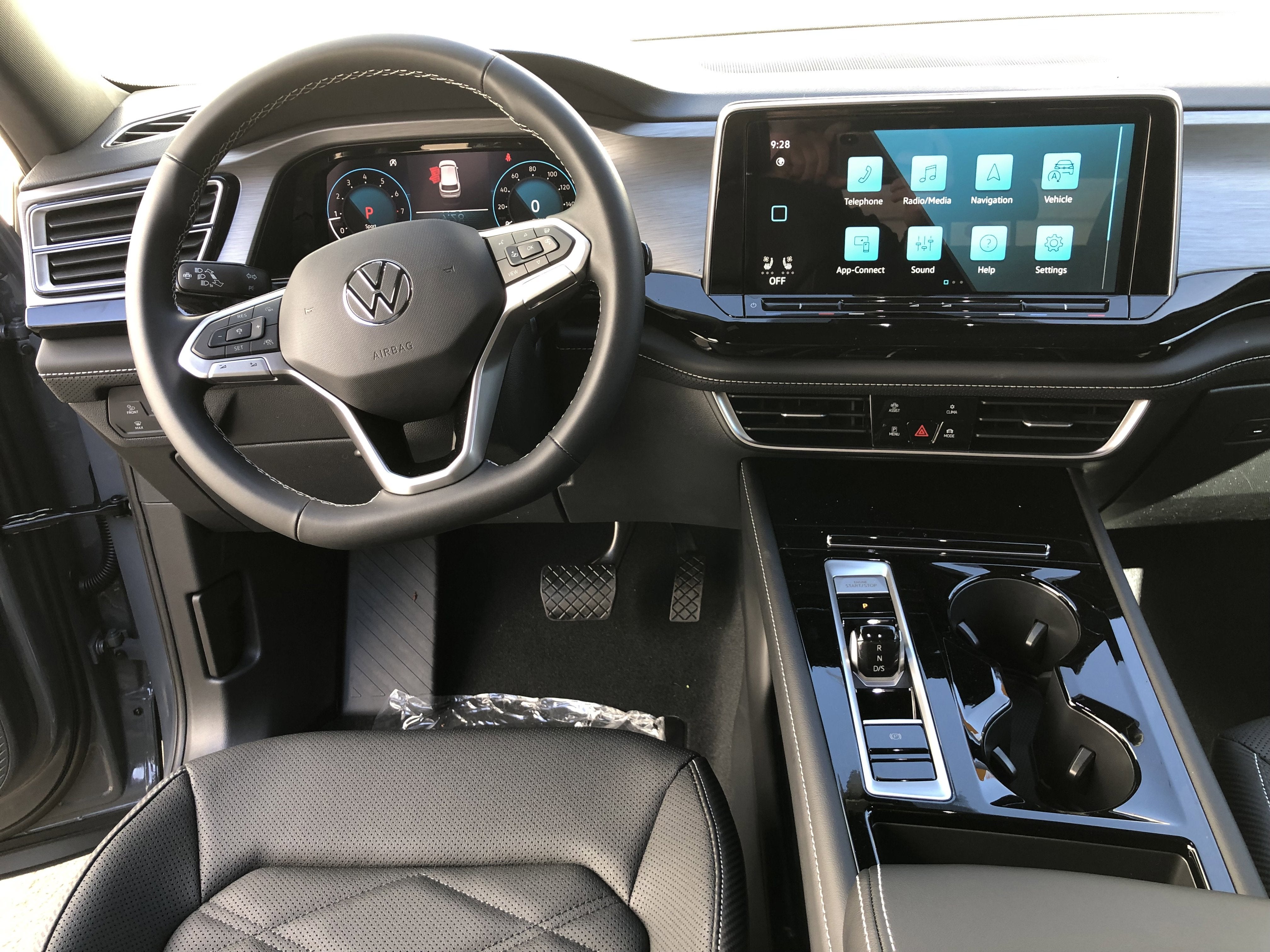 2026 Volkswagen Atlas Cross Sport 2.0T SE w/Technology w/panoramic sunroof and black wheel package