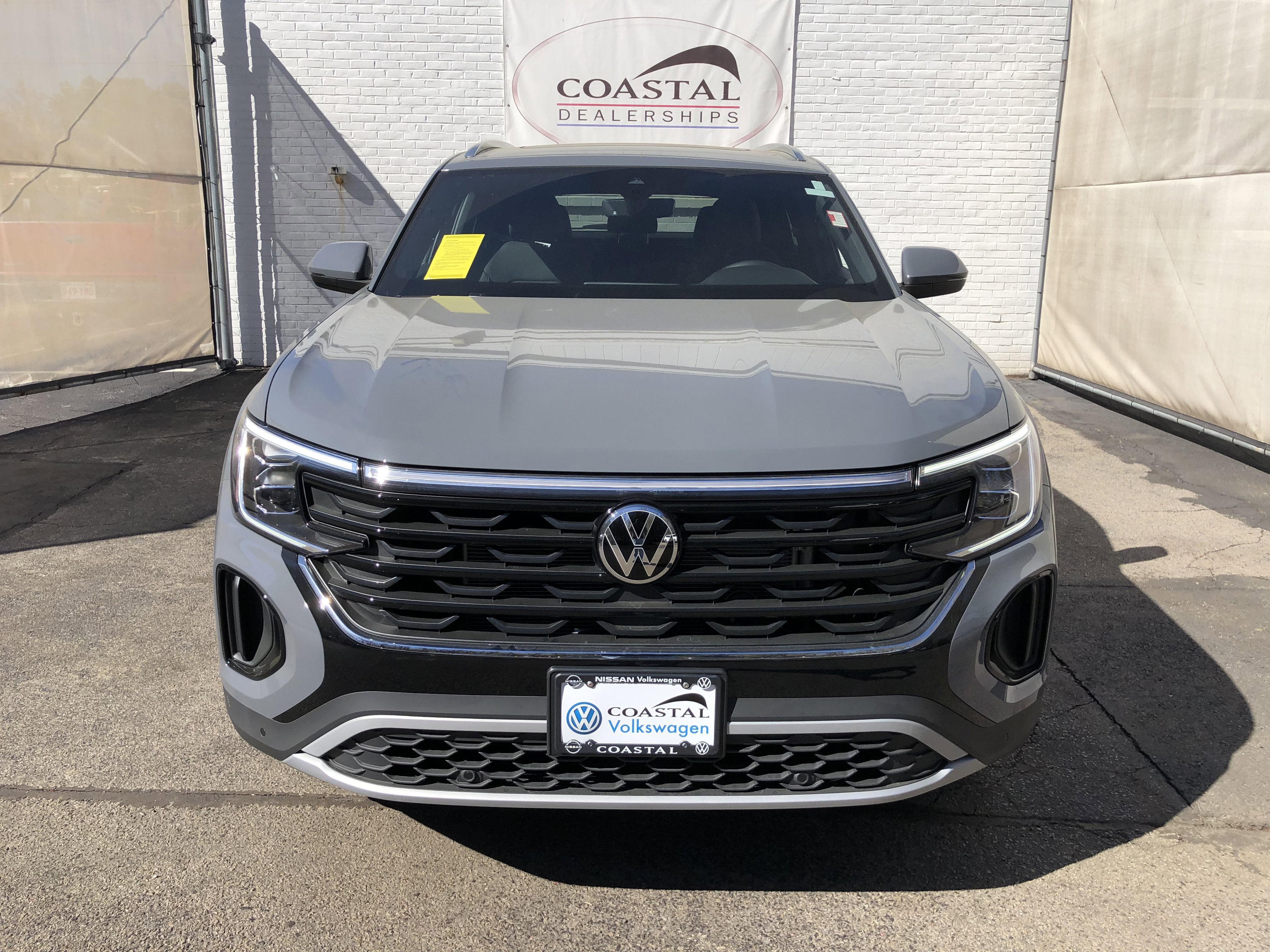 2026 Volkswagen Atlas Cross Sport 2.0T SE w/Technology w/panoramic sunroof and black wheel package