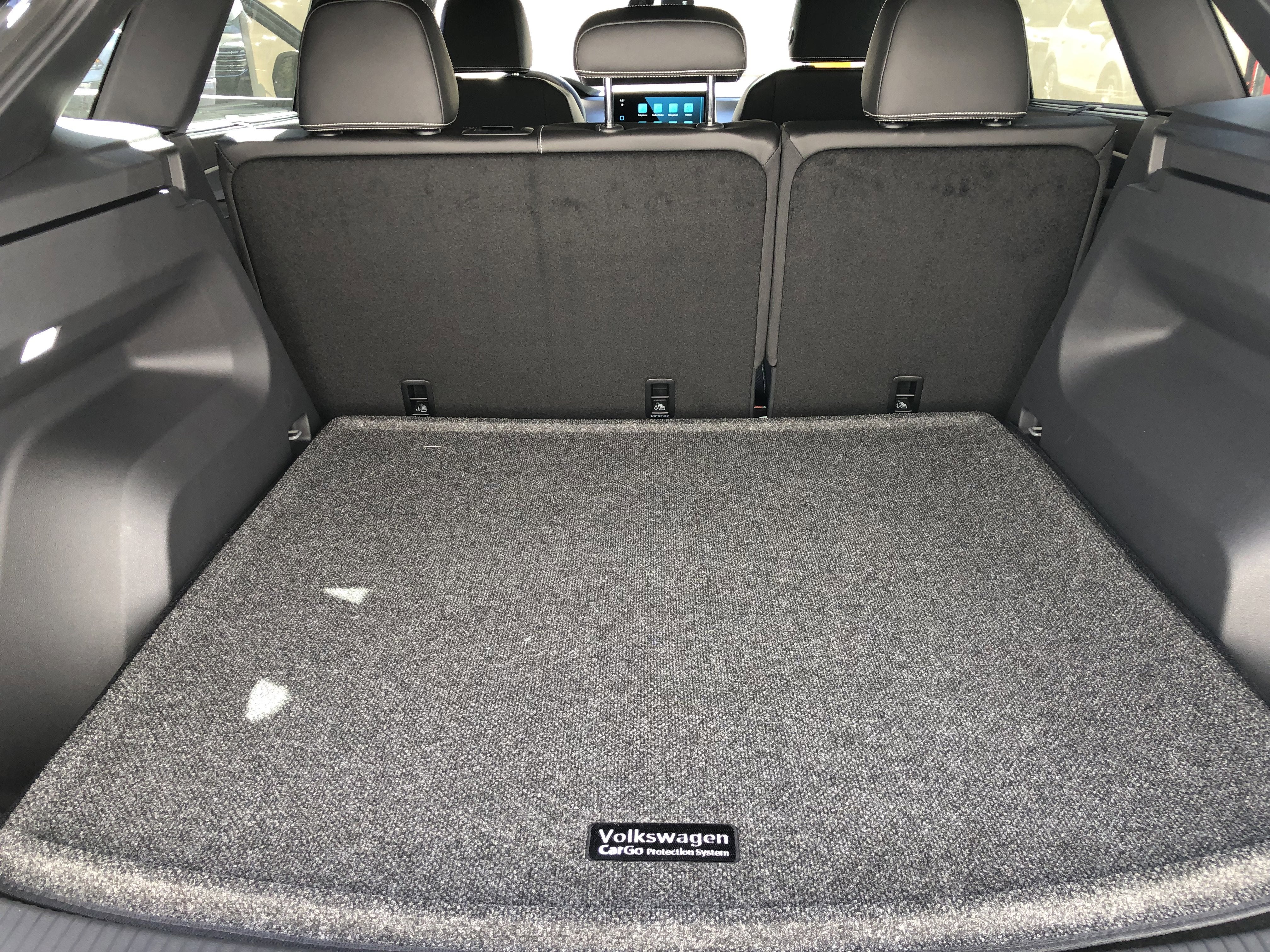 2026 Volkswagen Atlas Cross Sport 2.0T SE w/Technology w/panoramic sunroof and black wheel package