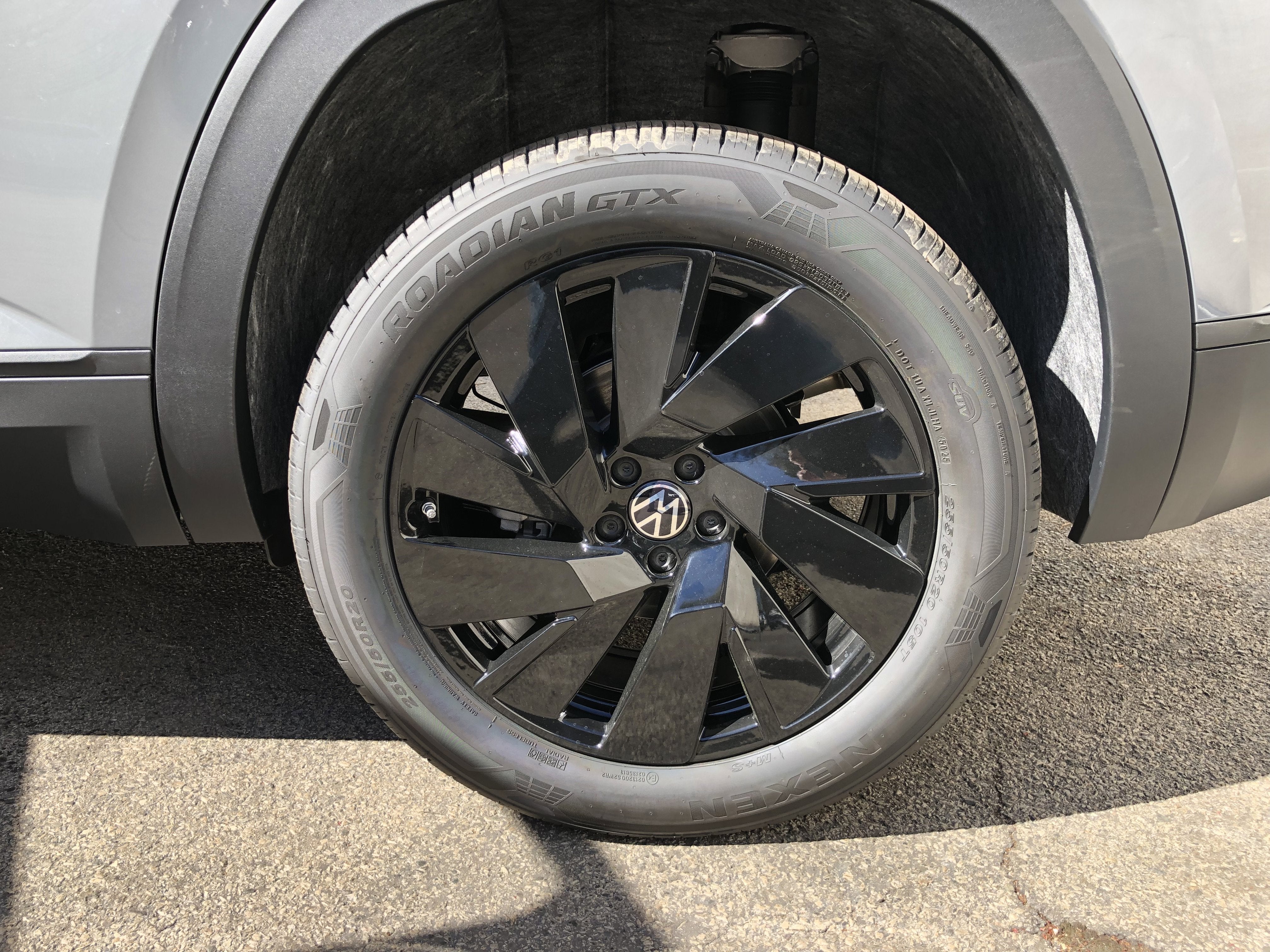 2026 Volkswagen Atlas Cross Sport 2.0T SE w/Technology w/panoramic sunroof and black wheel package