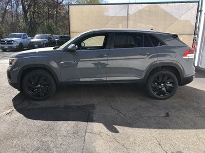 2026 Volkswagen Atlas Cross Sport 2.0T SE w/Technology w/panoramic sunroof and black wheel package