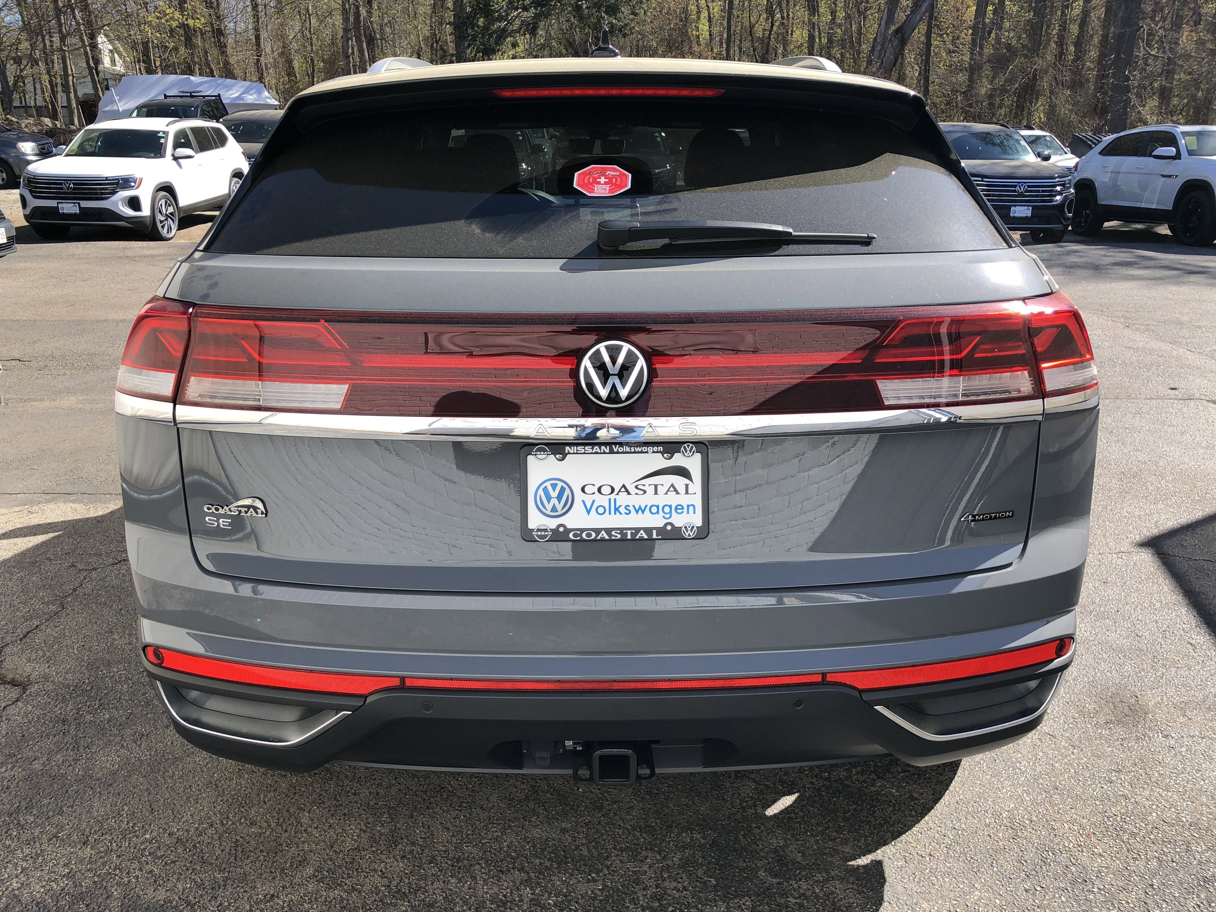 2026 Volkswagen Atlas Cross Sport 2.0T SE w/Technology w/panoramic sunroof and black wheel package