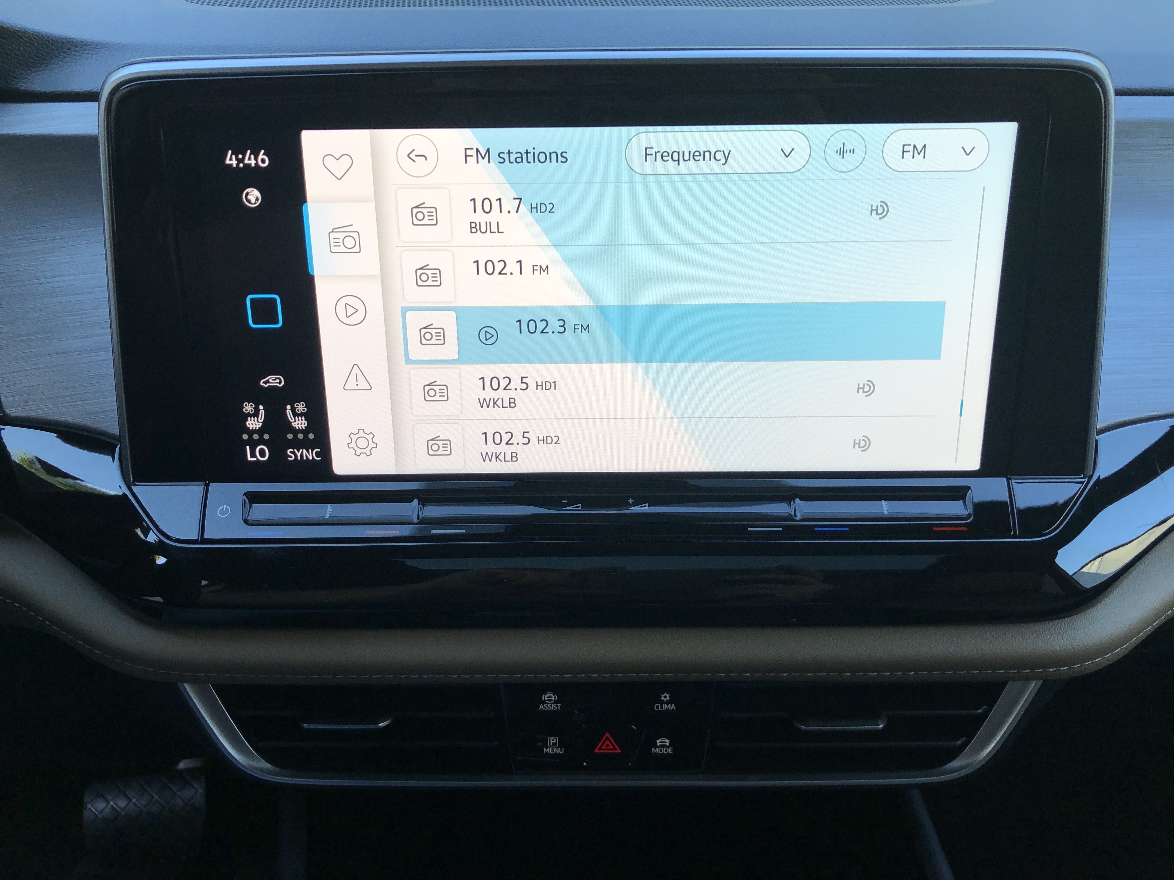 2026 Volkswagen Atlas Cross Sport 2.0T SE w/Technology
