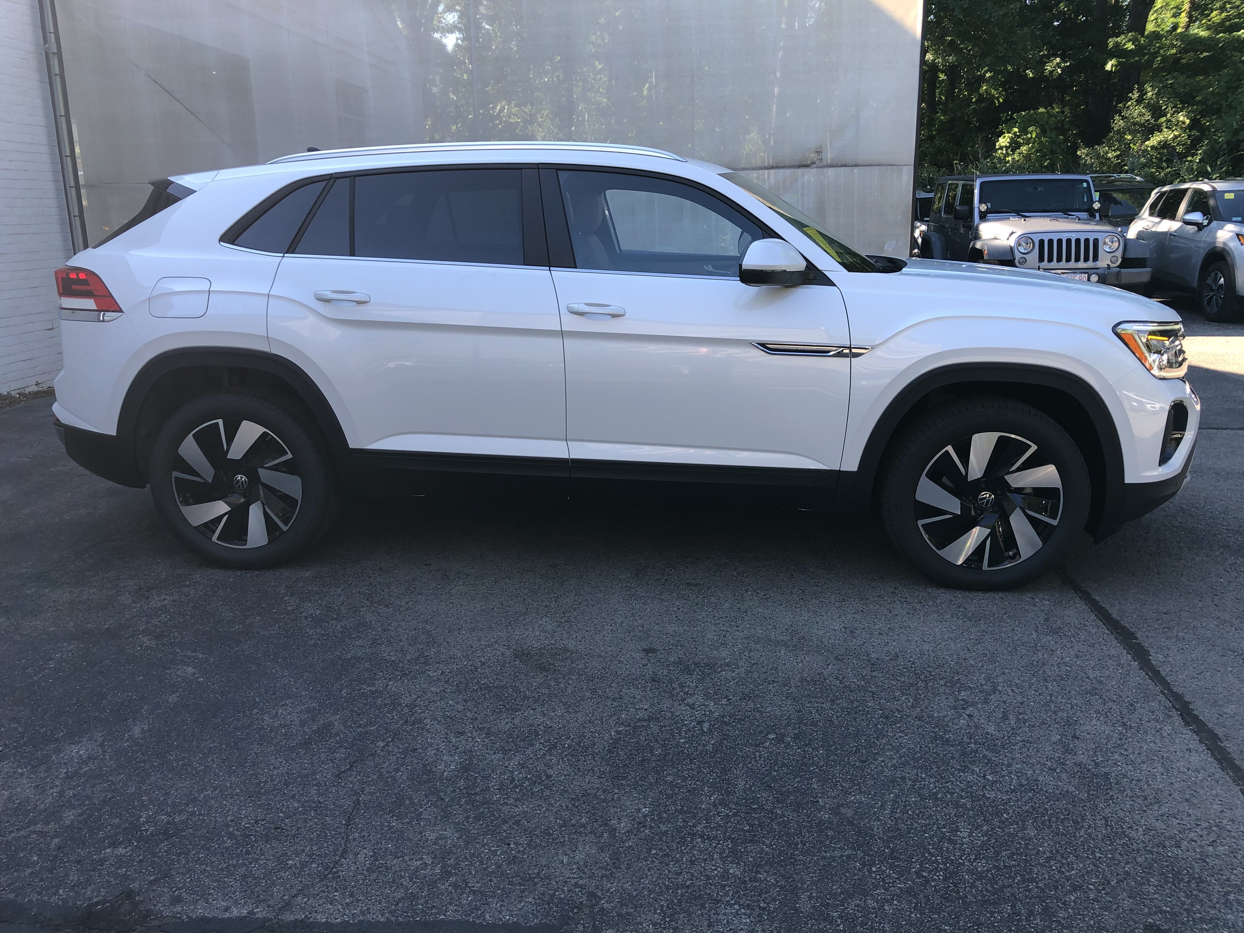 2026 Volkswagen Atlas Cross Sport 2.0T SE w/Technology