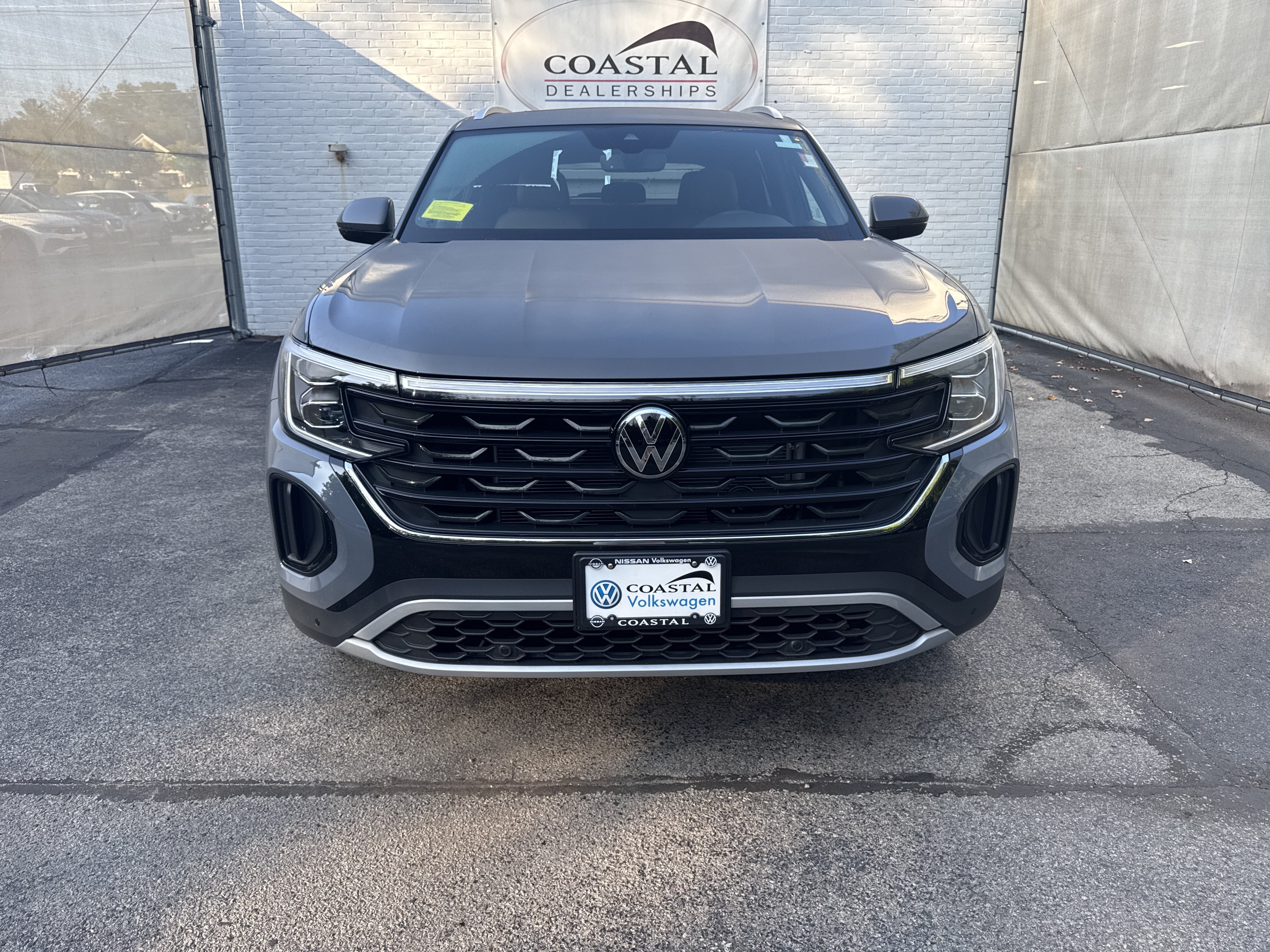 2026 Volkswagen Atlas Cross Sport 2.0T SE w/Technology w/panoramic sunroof