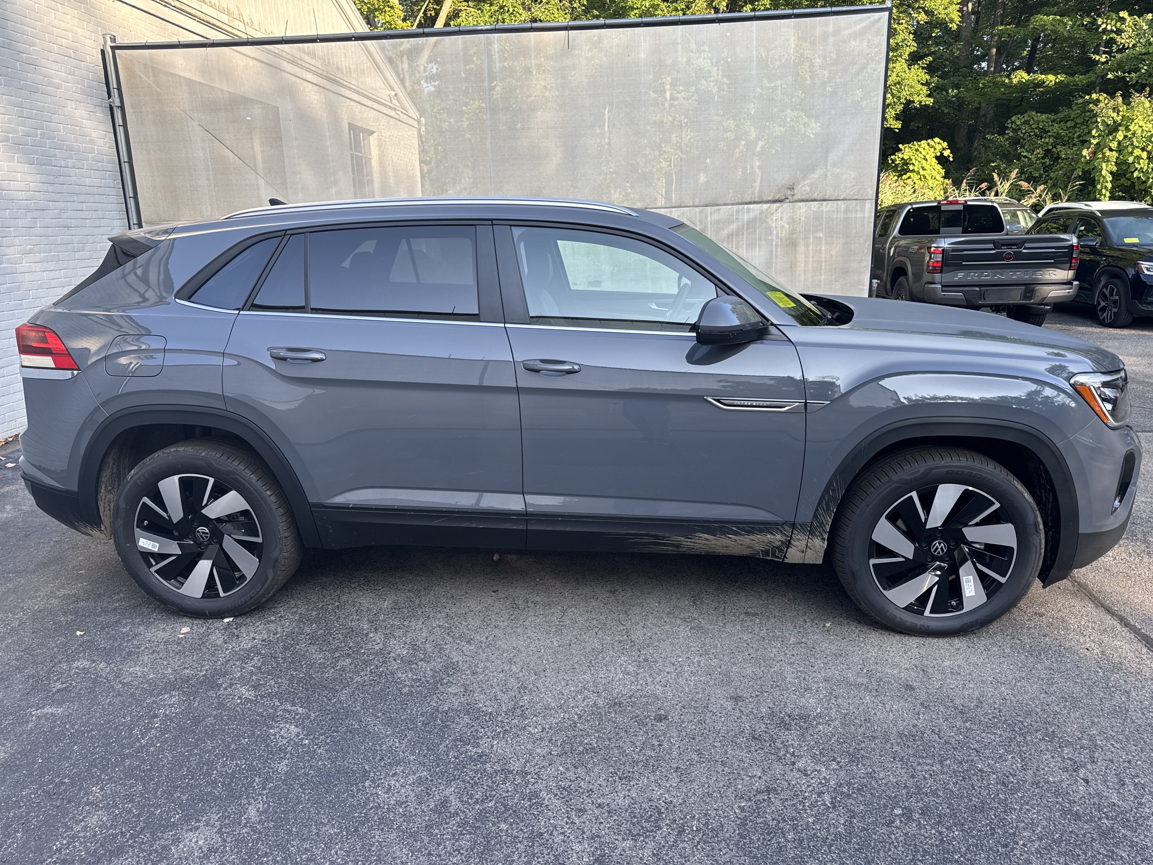 2026 Volkswagen Atlas Cross Sport 2.0T SE w/Technology w/panoramic sunroof